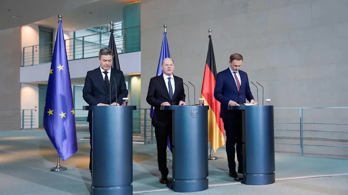 Bundeskanzler Scholz, Bundesminister Habeck, Bundesminister Lindner Pressestatements von Bundeskanzler Scholz, Bundesminister Habeck und Bundesminister Lindner im Bundeskanzleramt Berlin Berlin GER *** Federal Chancellor Scholz, Federal Minister Habeck, Federal Minister Lindner Press statements by Federal Chancellor Scholz, Federal Minister Habeck and Federal Minister Lindner at the Federal Chancellery Berlin Berlin GER