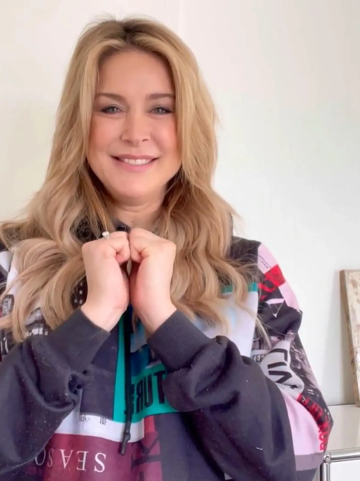 Bild zu: "Nina Ensmann verkündet überglücklich das Baby-Geschlecht"