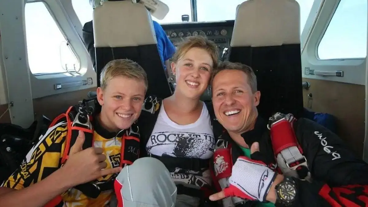 Ein Bild aus glücklichen Tagen: Mick und Gina mit Papa Michael Schumacher.