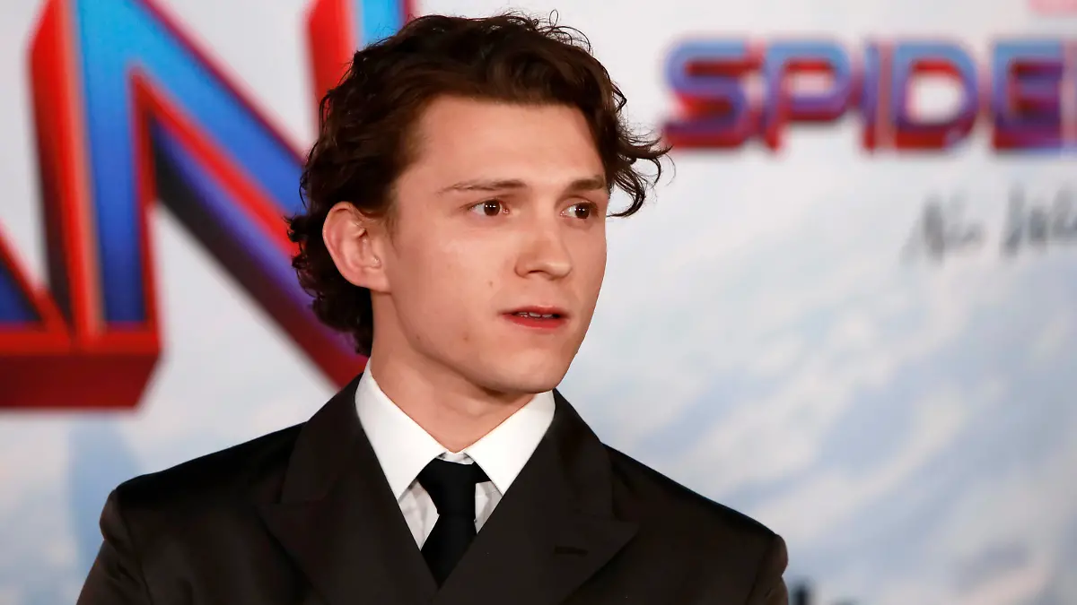 LOS ANGELES - DEC 13: Tom Holland at the Spider-Man: No Way Home Premiere at the Village Theater on December 13, 2021 in Los Angeles, CA PUBLICATIONxINxGERxAUTxONLY Copyright: xHutchinsxPhotox/xIPAx/x 2021xHPAx/xHutchinsxPhotox