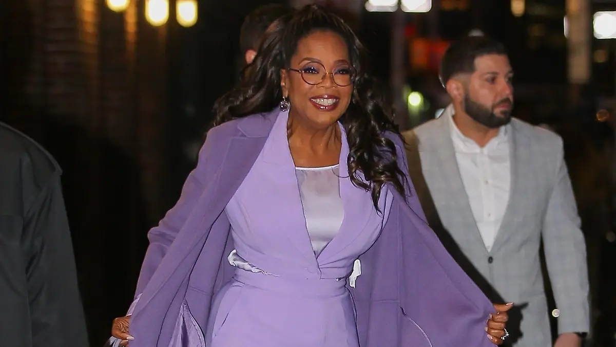 New York, NY - Media mogul Oprah Winfrey was seen looking fabulous in a light purple outfit, following her recent confirmation of using weight loss medication, while promoting "The Color Purple" in New York City.
Pictured: Oprah Winfrey
BACKGRID USA 14 DECEMBER 2023