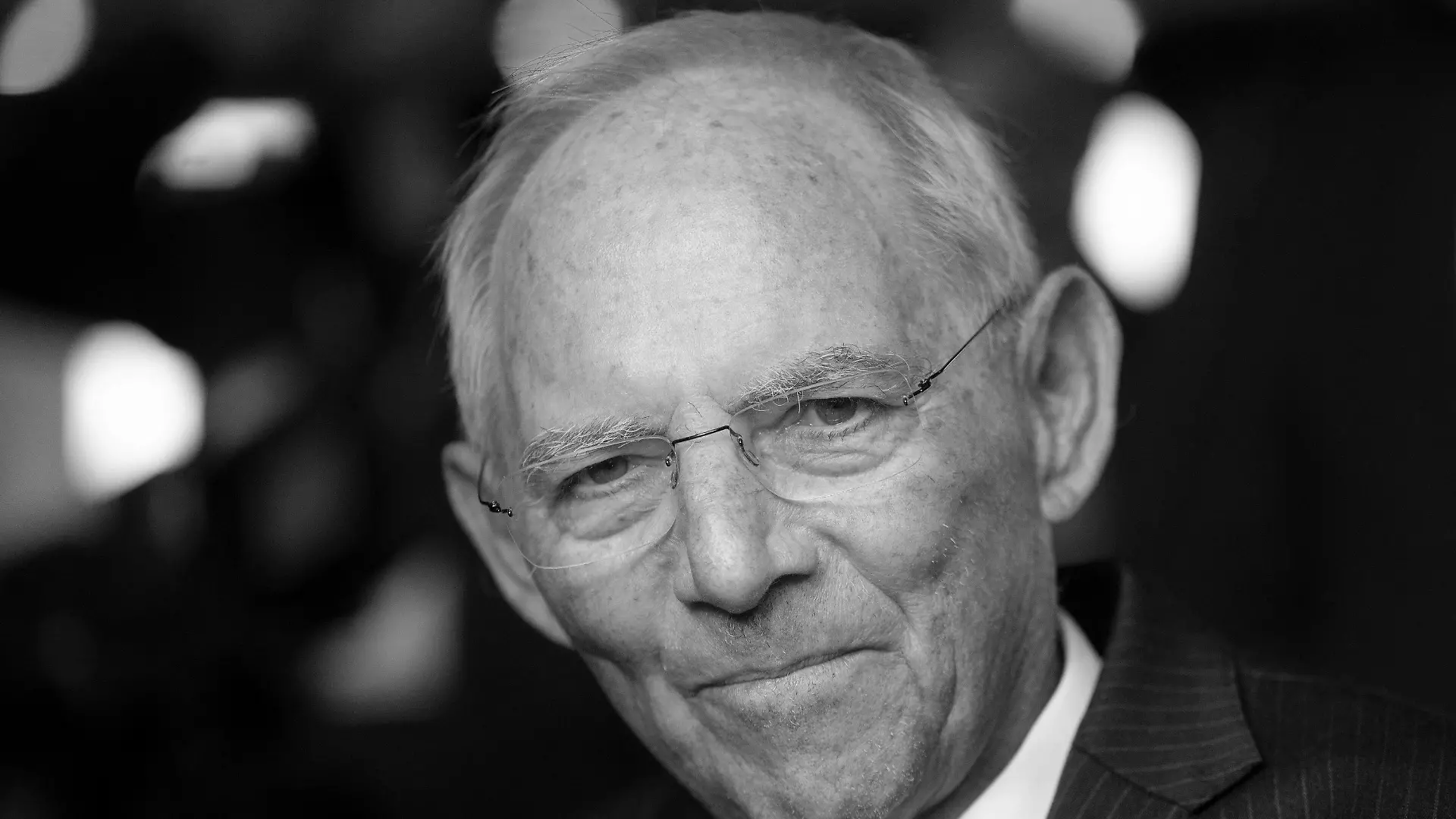 ARCHIV - 18.09.2022, Baden-Württemberg, Offenburg: Wolfgang Schäuble (CDU), ehemaliger Bundestagspräsident, nimmt an einem Festakt anlässlich seines 80. Geburtstags teil. Der frühere Bundestagspräsident Wolfgang Schäuble ist tot. Der CDU-Politiker sei im Kreise seiner Familie zu Hause am Dienstagabend gegen 20 Uhr friedlich eingeschlafen. Foto: Marijan Murat/dpa +++ dpa-Bildfunk +++