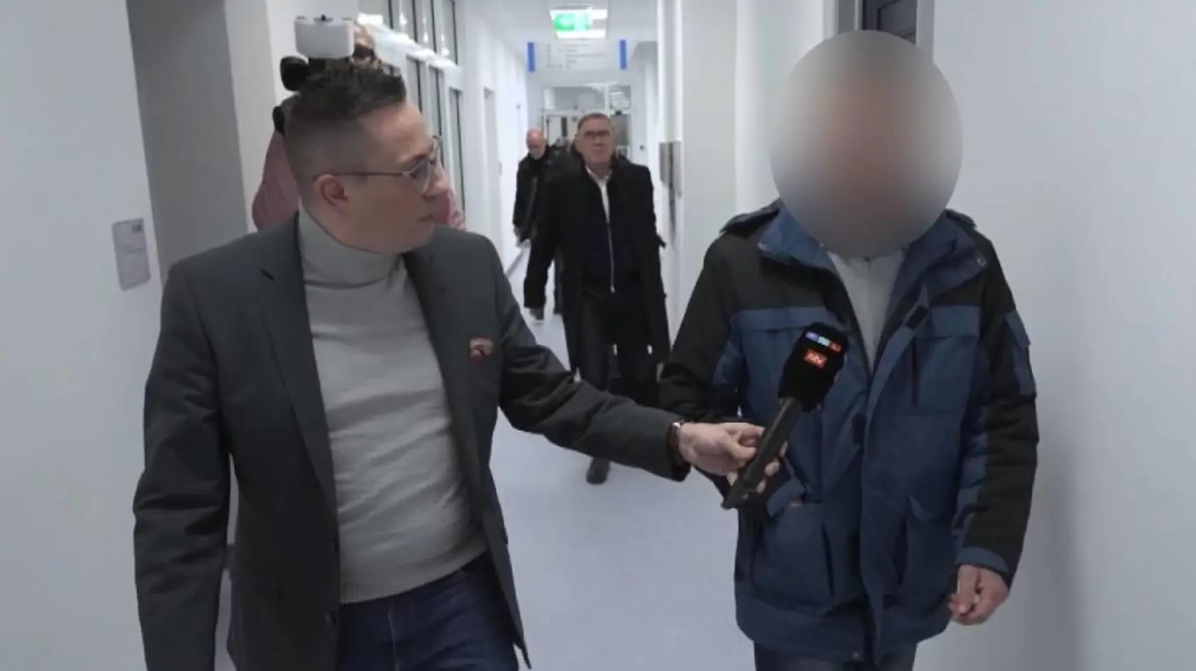 Fake-Arzt soll Männer im Wohnzimmer KASTRIERT haben