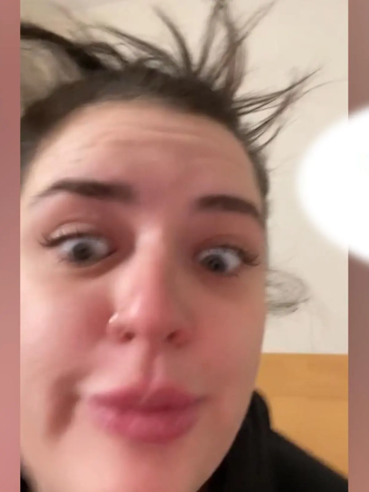 Jeder kennt sie, jeder hat sie schon mal probiert: Die Süßsauer-Sauce von McDonald’s. Aber was sorgt eigentlich für den unverkennbaren Geschmack? Die Antwort auf diese Frage hat eine TikTok-Nutzerin mit dem Internet geteilt – und wir verraten es Ihnen.