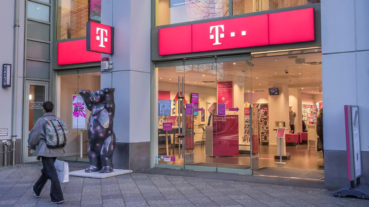 T-Punkt, Kurfürstendamm, Charlottenburg, Charlottenburg-Wilmersdorf, Berlin, Deutschland, Europa