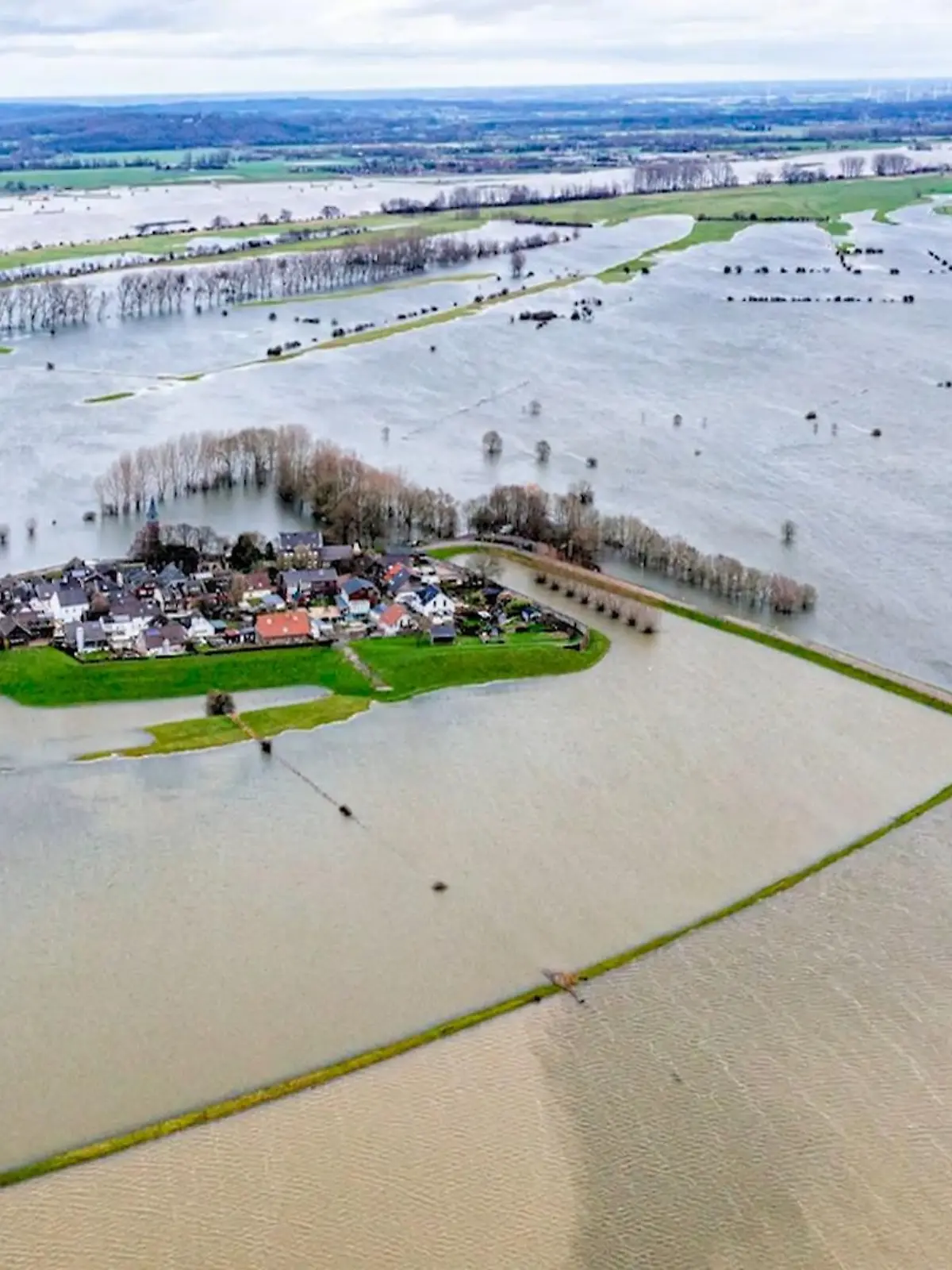 Bild zu: "Dorf wird zur Insel "