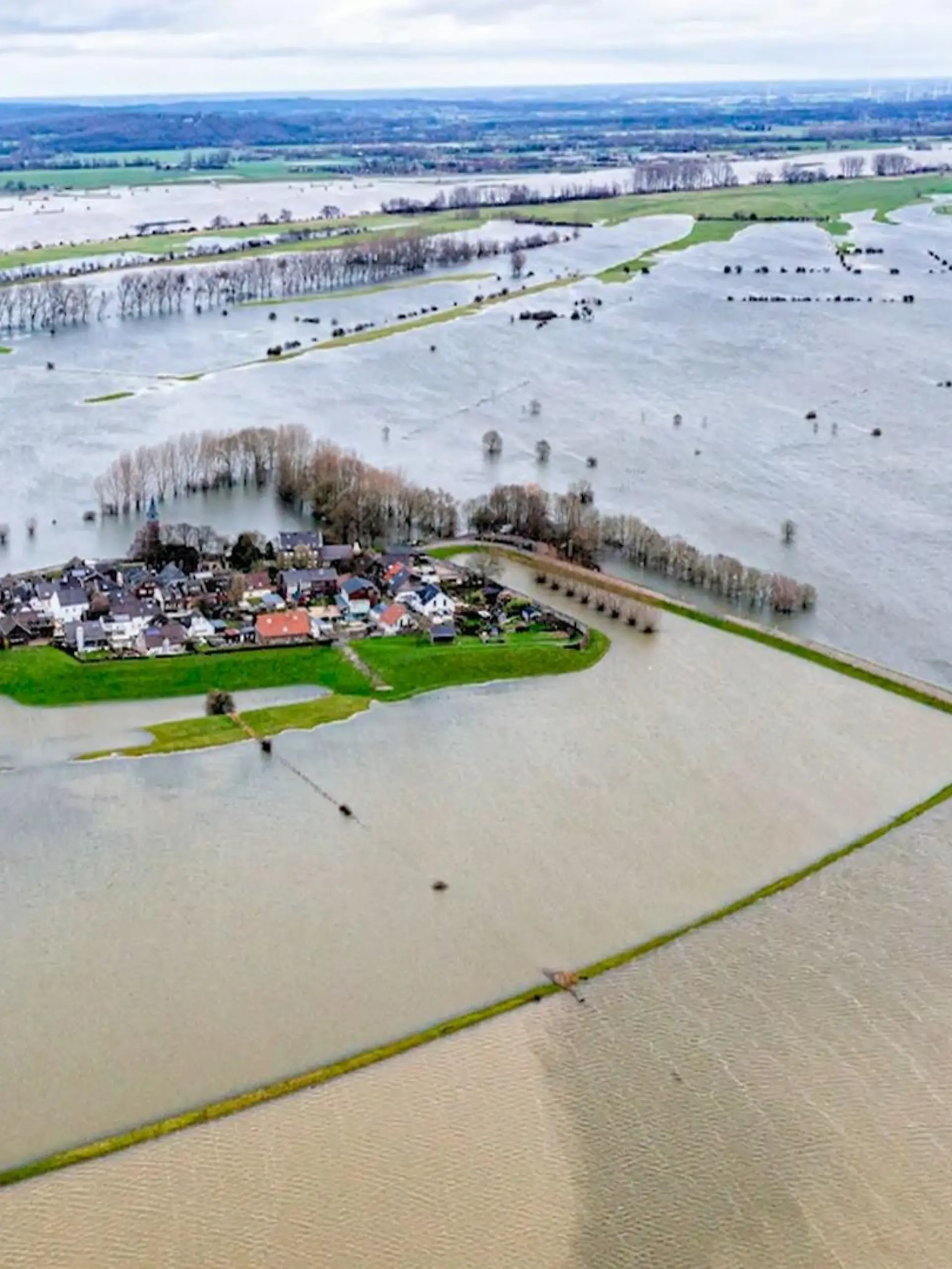 Bild zu: "Dorf wird zur Insel "