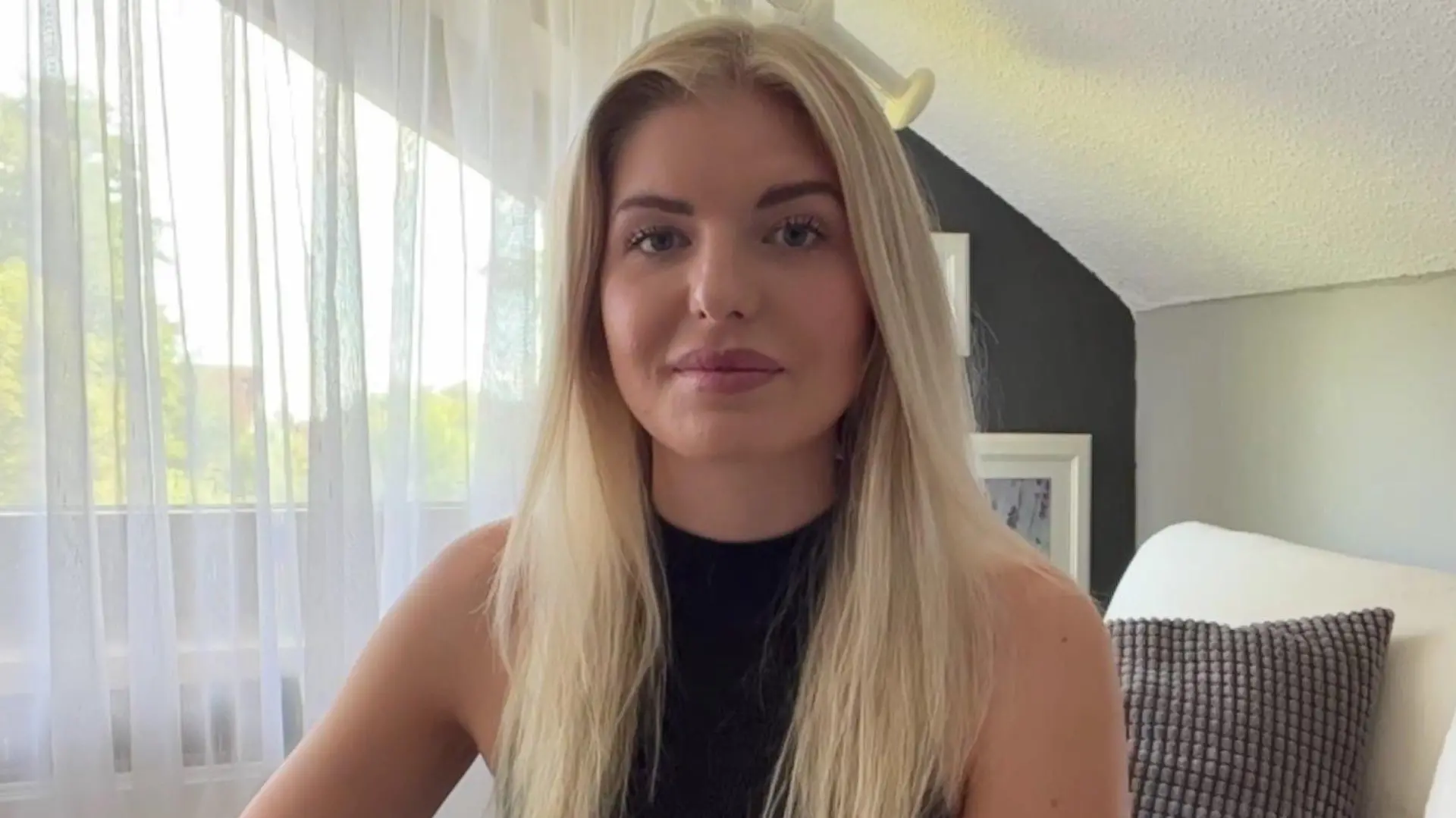 Antonia Hemmer verdient als Influencerin Geld, doch ausgerechnet Instagram macht ihr dabei aktuell einen Strich durch die Rechnung.