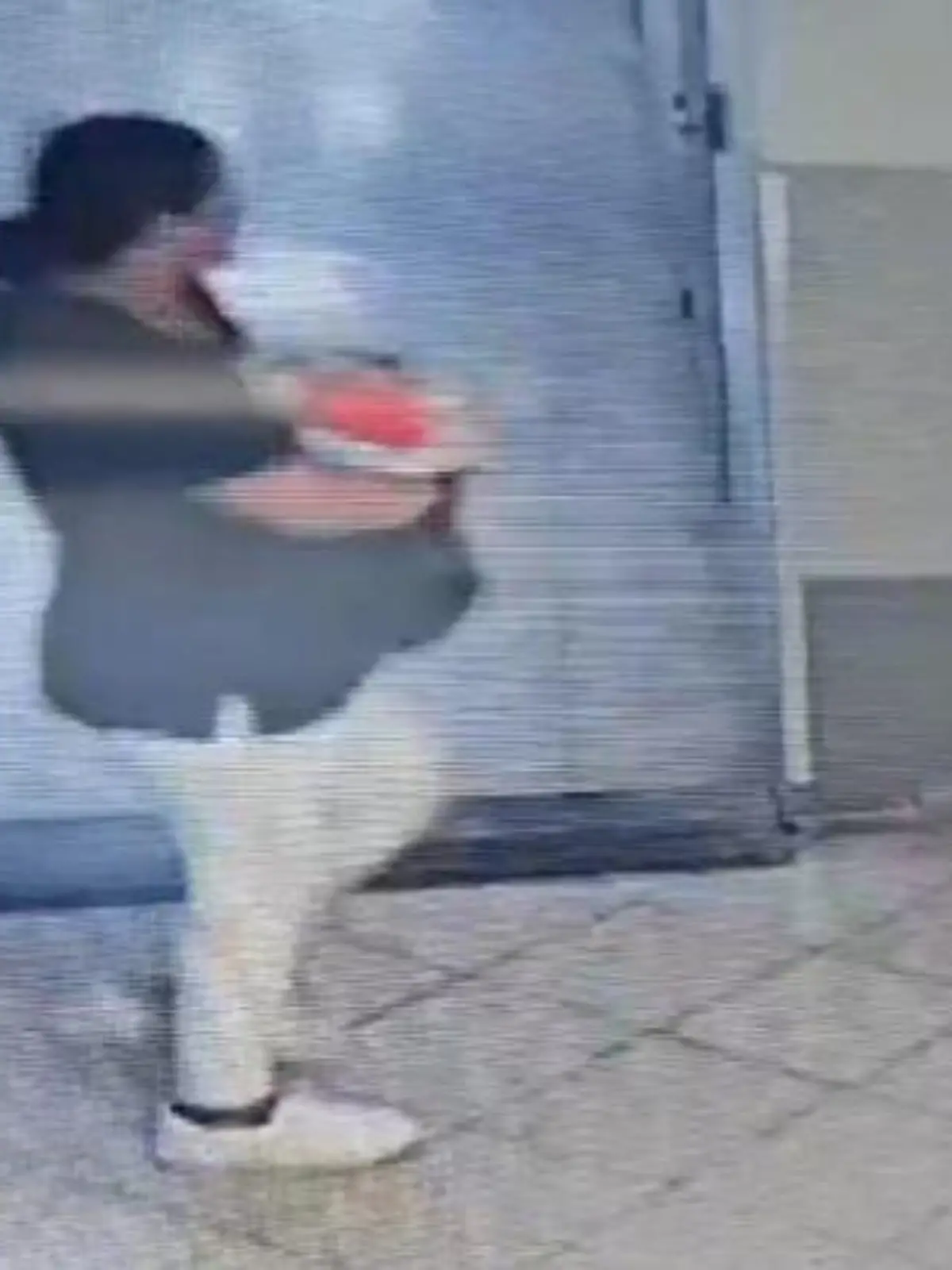 Als Krankenschwester verkleidete Frau stiehlt Baby von Neugeborenen-Station