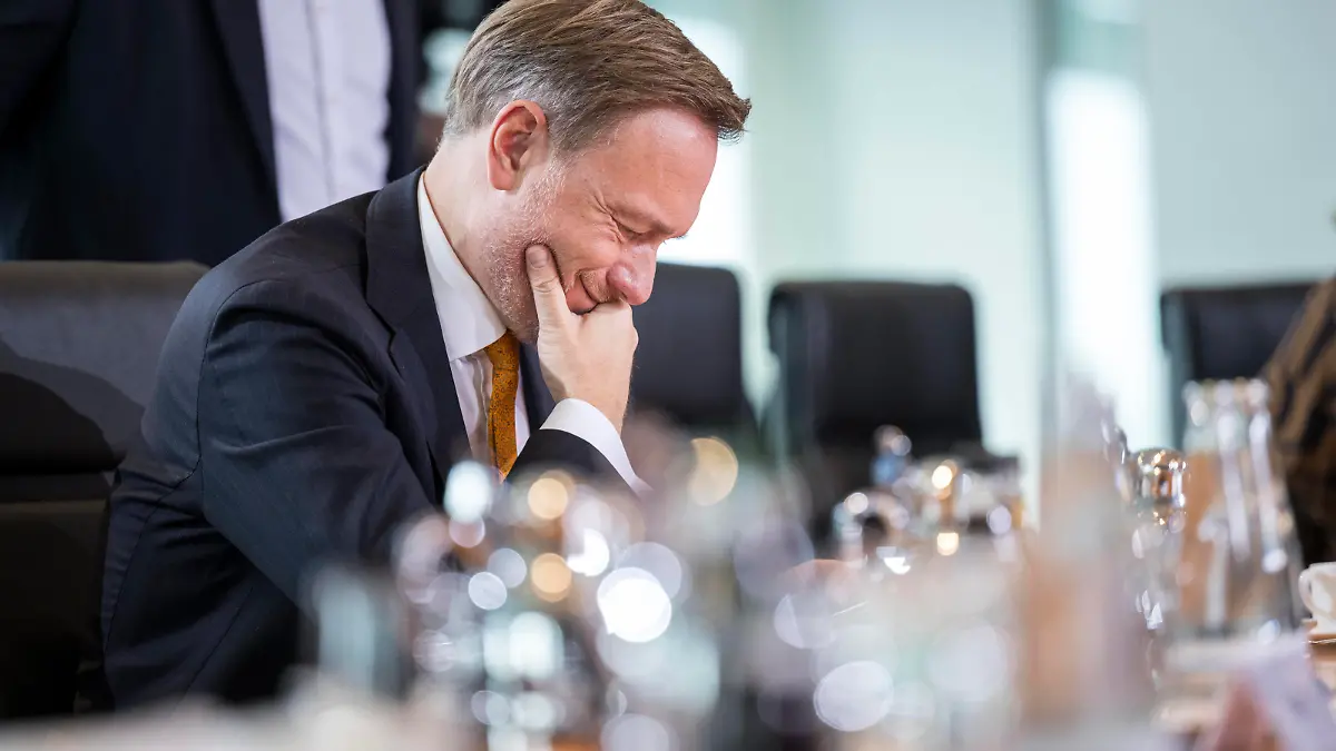Finanzminister Christian Lindner FDP am 04.10.23 bei der Kabinettsitzung der Bundesregierung im Kanzleramt in Berlin. Foto: bildgehege Kabinettsitzung der Bundesregierung *** Finance Minister Christian Lindner FDP on 04 10 23 at the cabinet meeting of the federal government in the Chancellery in Berlin photo bildgehege cabinet meeting of the federal government