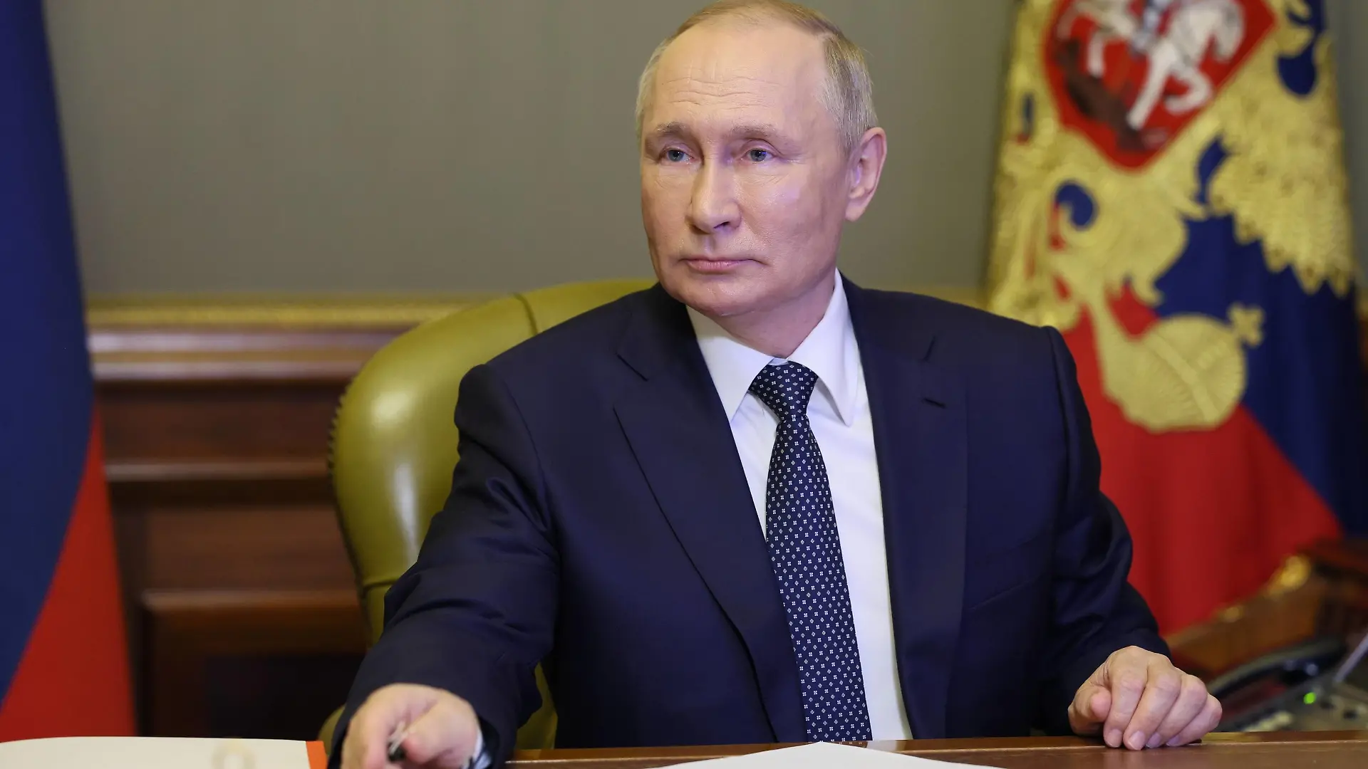 News Themen der Woche KW41 News Bilder des Tages Russland, Wladimir Putin Videokonferenz in St. Petersburg Russia Putin 8292593 10.10.2022 Russian President Vladimir Putin holds a video conference meeting with elected heads of Russian regions, in Saint-Petersburg, Russia. Gavriil Grigorov / Sputnik St. Petersburg Russia PUBLICATIONxINxGERxSUIxAUTxONLY Copyright: xGavriilxGrigorovx