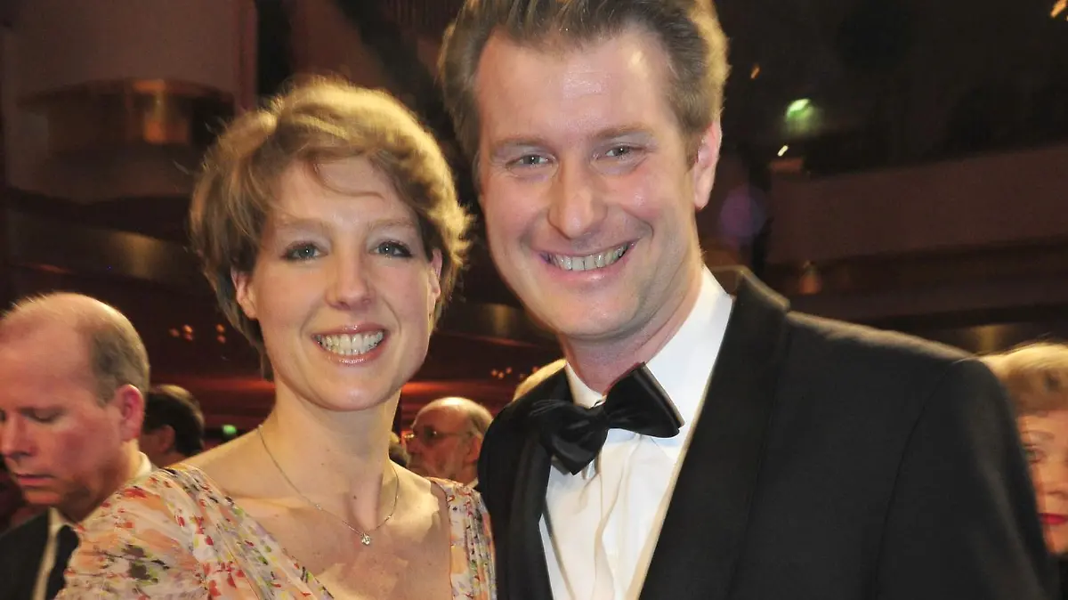 Christina Block und - Stephan Hensel beim Wiener Ball 2012 im Grand Elysee in Hamburg am 25.02.2012