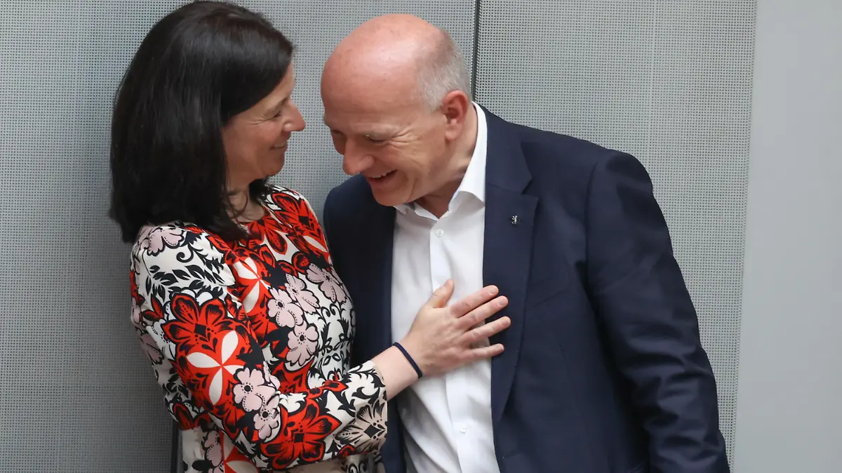 Katharina Günther-Wünsch (CDU), Bildungssenatorin, und Kai Wegner (CDU), Regierender Bürgermeister, bei der Plenarsitzung des Berliner Abgeordnetenhauses.