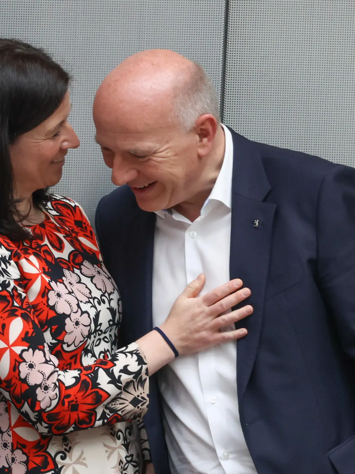 Katharina Günther-Wünsch (CDU), Bildungssenatorin, und Kai Wegner (CDU), Regierender Bürgermeister, bei der Plenarsitzung des Berliner Abgeordnetenhauses.