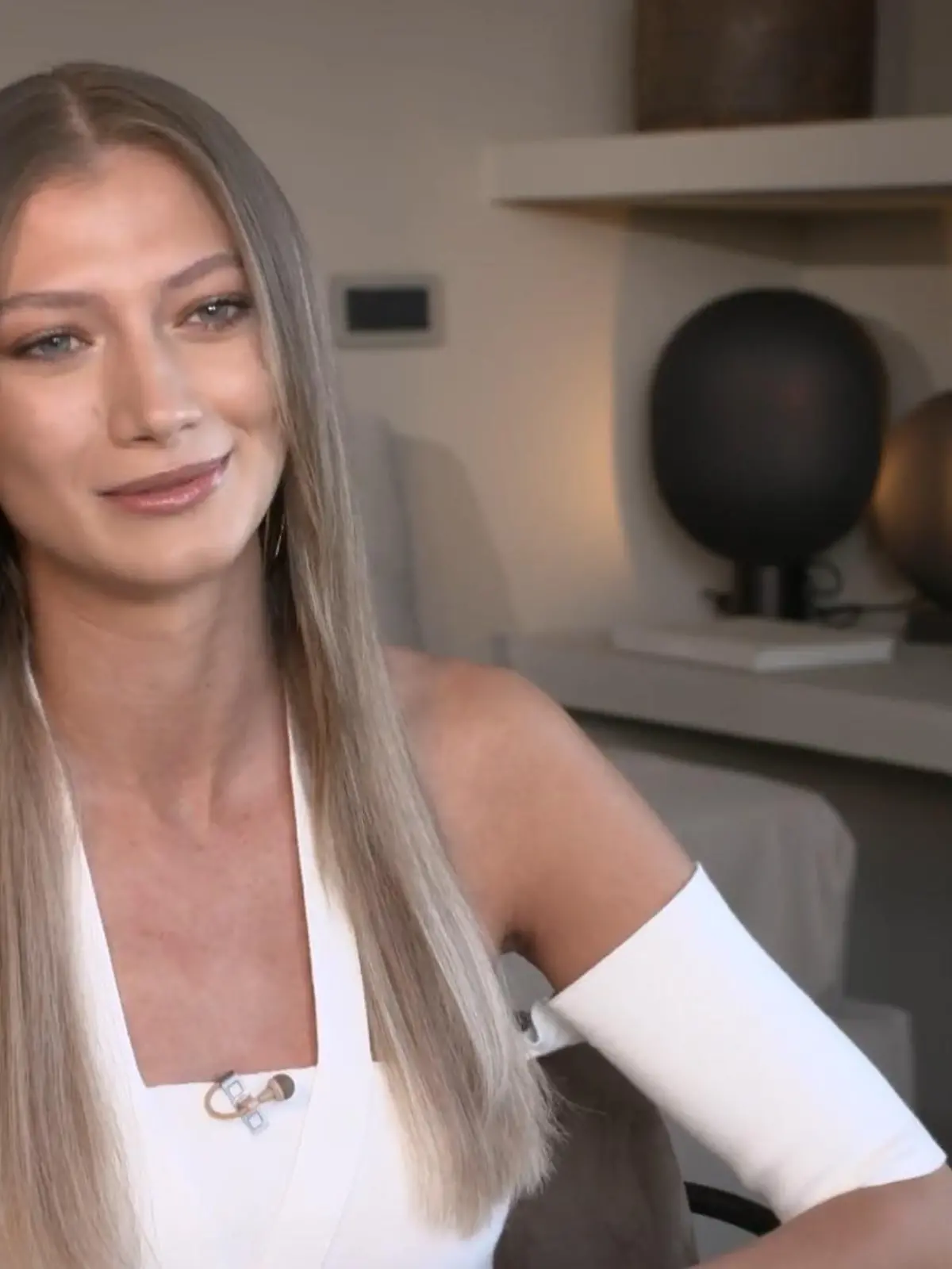 Sängerin Leony lebt ihren Traum: Sie sitzt neben Dieter Bohlen, Pietro Lombardi und Katja Krasavice in der DSDS-Jury und jeder kennt ihre Hits. („Remedy“ oder „Faded Love“ – jetzt auf RTL+ Musik streamen) Was sie absolut nicht braucht ist ein Mann.