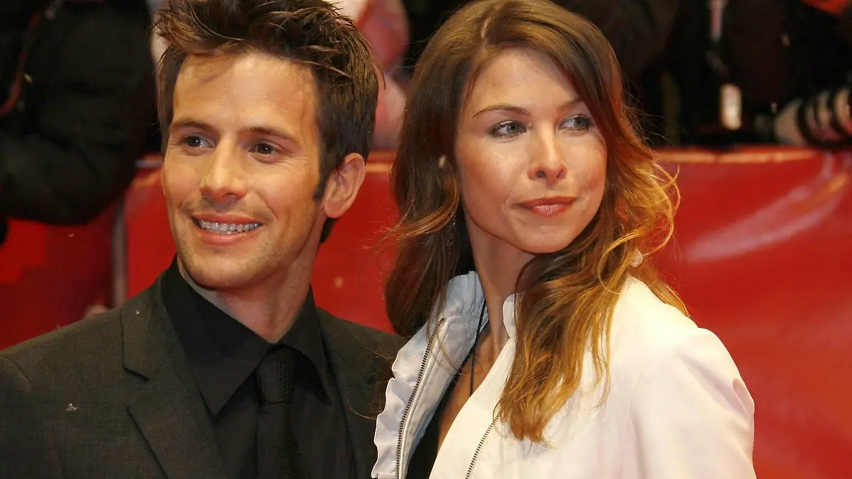 Bildnummer: 56735169 Datum: 09.02.2007 Copyright: imago/Future Image
Berlinale 2007, 57. Internationale Filmfestspiele Berlin / 57th Berlin Film Festival, Tag 2. Premiere von - The Good German / In den Ruinen von Berlin - Christian Oliver mit Freundin Jessica Mazur x2x Kultur Entertainment People Film 57. Internationale Filmfestspiele Berlinale Berlin Filmpremiere Premiere xng 2007 quer Schauspieler o0 Freundin Jessica Mazur Familie privat Frau
56735169 Date 09 02 2007 Copyright Imago Future Image Berlinale 2007 57 International Film Festival Berlin 57th Berlin Film Festival Day 2 Premiere from The Good German in the Ruins from Berlin Christian Oliver with Girlfriend Jessica Mazur x2x Culture Entertainment Celebrities Film 57 International Film Festival Berlinale Berlin Film premiere Premiere xng 2007 horizontal Actor o0 Girlfriend Jessica Mazur Family private Woman