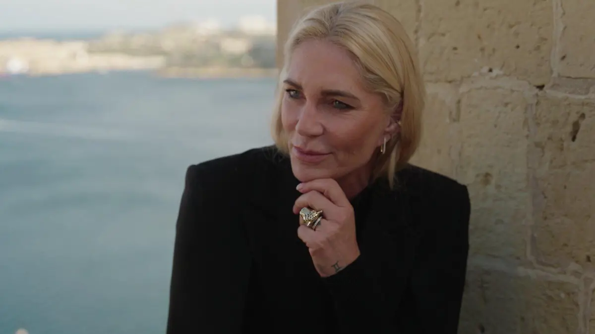 „Ich habe mich selber geheiratet. Und diese Ehe soll halten!“ In ihrer Wahlheimat Malta ist Dschungelkandidatin Sarah Kern mit sich selbst rundum im Reinen.