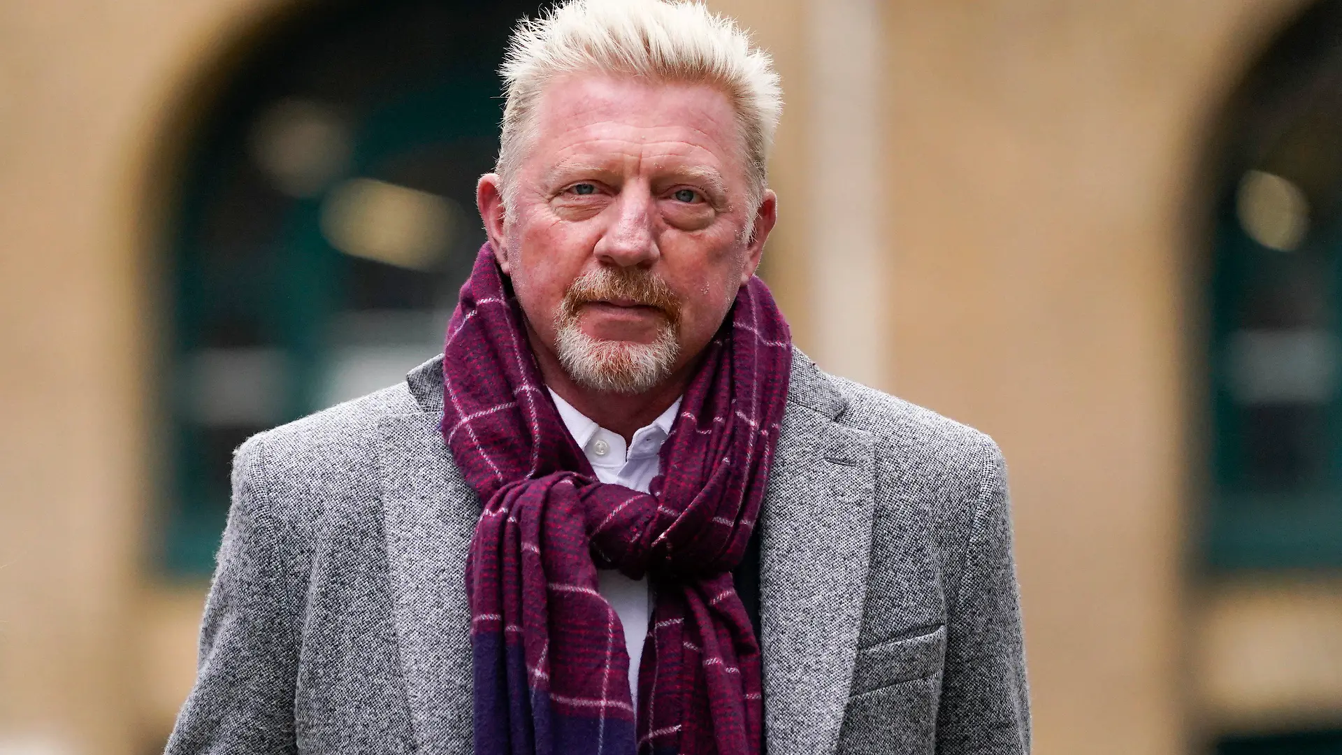 ARCHIV - 08.04.2022, Großbritannien, London: Boris Becker, ehemaliger Tennis-Profi, trifft zu seinem Strafprozess am Southwark Crown Court ein. (zu dpa «Neue Doku soll intimen Einblick in Leben von Boris Becker geben») Foto: Alberto Pezzali/AP/dpa +++ dpa-Bildfunk +++