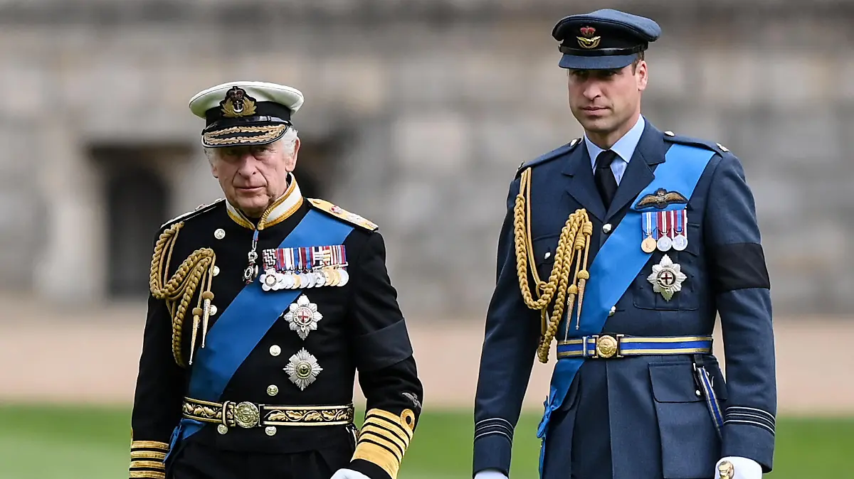 The Committal of Queen Elizabeth II at St. George's Chapel in Windsor Castle. During the service the Imperial State Crown, Orb and Sceptre are removed, King Charles III places the Camp Colour of The Queen's Company Grenadier Guards on the casket and the Lord Chamberlain breaks his Wand of Office to signify the official closure of the reign of Her Majesty Queen Elizabeth II.
Pictured: King Charles III,Prince William,William Prince of Wales
Ref: SPL5489357 190922 NON-EXCLUSIVE
Picture by: SplashNews.com
World Rights, No United Kingdom Rights