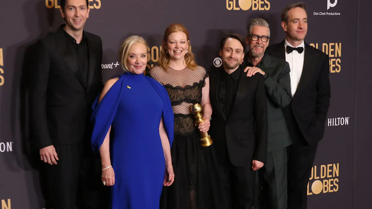 January 7, 2024, Beverly Hills, CA, USA: L-R Nicholas Braun, J. Smith-Cameron, Matthew Macfadyen, Alan Ruck, Kieran Culkin, Sarah Snook, Jesse Armstrong, Frank Rich, and Mark Mylod, winners of the Best Television Series - Drama for Succession, pose in the press room during the 81st Annual Golden Globe Awards at The Beverly Hilton on January 07, 2024 in Beverly Hills, California. Beverly Hills USA - ZUMAs181 20240107_zea_s181_358 Copyright: xCraSHx