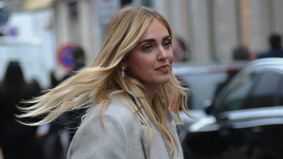 Milan, 11-11-2021 Chiara Ferragni leaves the Bacaro restaurant after having lunch with friends, including her fashion blogger CHIARA BIASI. After the greetings CHIARA FERRAGNI is accompanied home by her personal driver. PUBLICATIONxINxGERxAUTxONLY Copyright: xMimmoxCarrierox/xIPAx/xMIMMOxCARRIEROx
