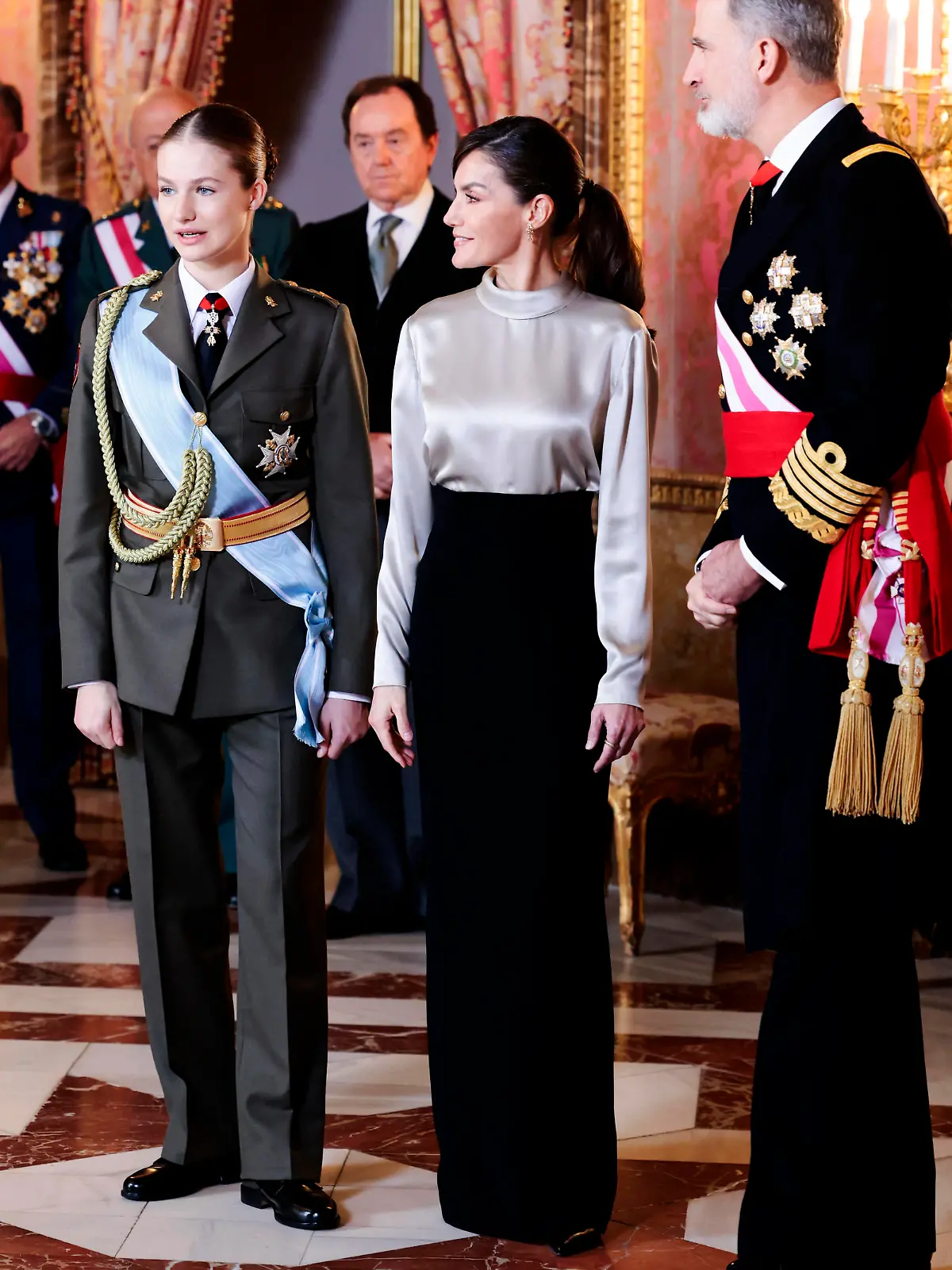 Prinzessin Leonor von Spanien, Königin Letizia von Spanien und König Felipe von Spanien beim traditionallen Pascua Militar im Palacio Real. Madrid, 06.01.2024 Leonor von Spanien, Letizia von Spanien, Felipe von Spanien *** Princess Leonor of Spain, Queen Letizia of Spain and King Felipe of Spain at the traditional Pascua Militar in the Palacio Real Madrid, 06 01 2024 Leonor of Spain, Letizia of Spain, Felipe of Spain PUBLICATIONxINxGERxSUIxAUTxONLY Foto:xDyDxFotografosx/xFuturexImage
