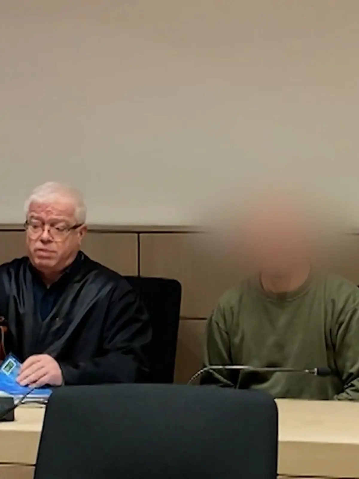 Bild zu: "Angeklagter gesteht Mord an Ehefrau "