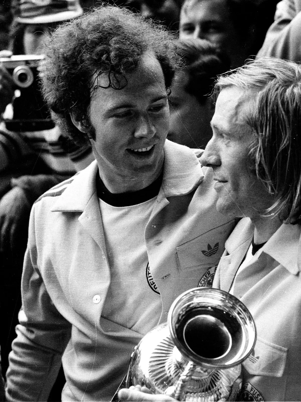 EM72 Finale Deutschland-UdSSR 3:0 in Brüssel Franz Beckenbauer und Günter Netzer mit Pokal HM

Final Germany USSR 3 0 in Brussels Franz Beckenbauer and Günter Netzer with Cup HM
