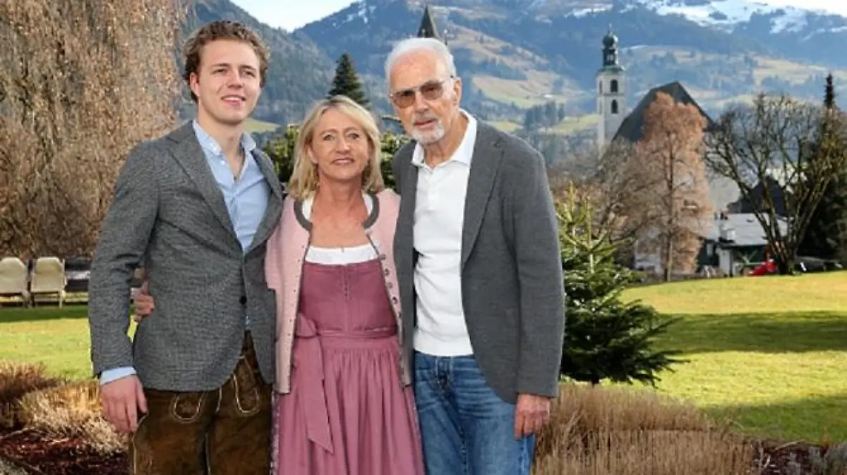 KITZBUEHEL, AUSTRIA - JANUARY 06: Joel Beckenbauer, Heidi Beckenbauer and Franz Beckenbauer pose(s) the Beckenbauer Neujahrs- Karpfenessen at hotel Kitzhof on January 6, 2023 in Kitzbuehel, Austria. (Photo by Gisela Schober/Getty Images)