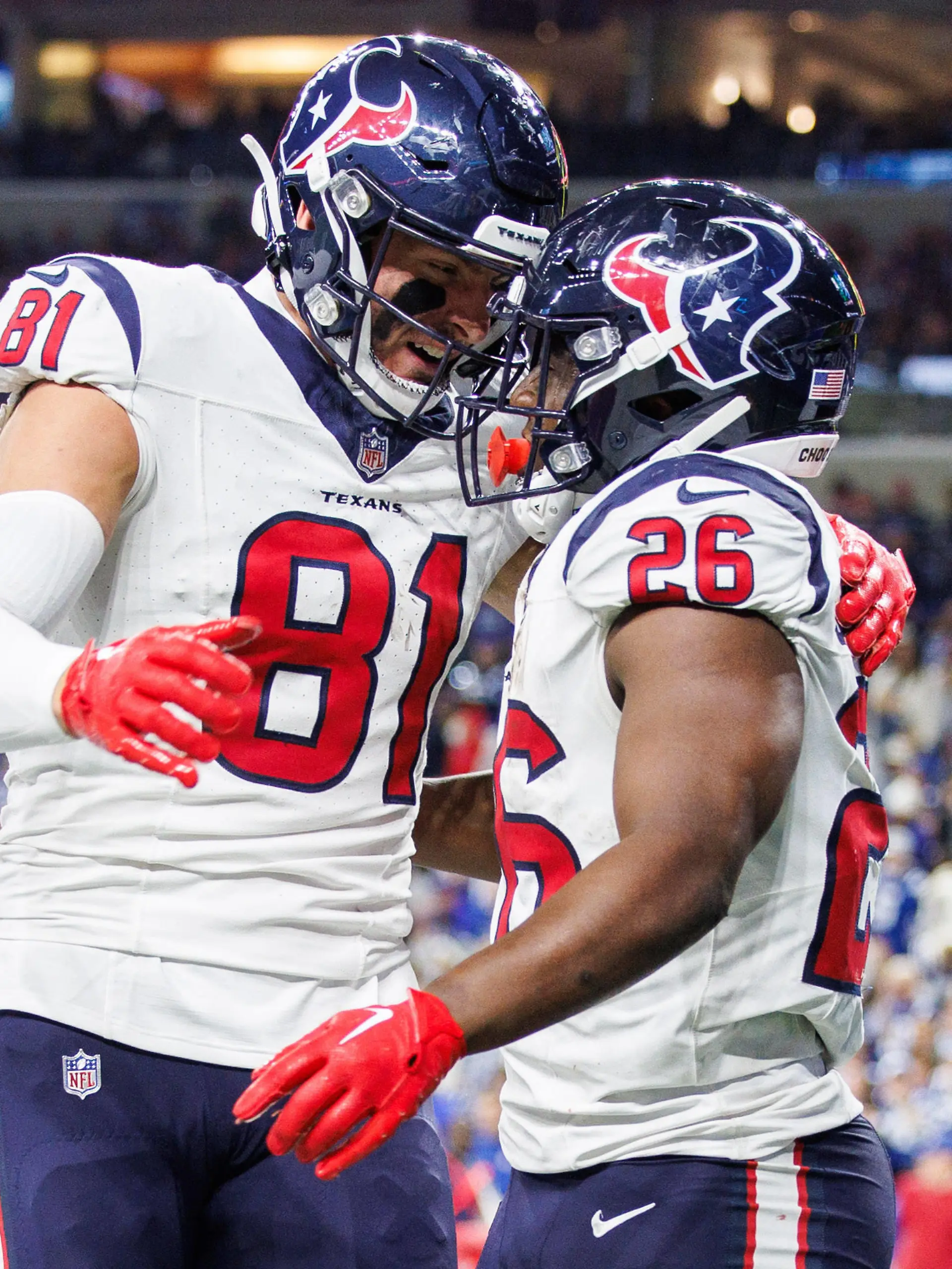 NFL, American Football Herren, USA 2024: Texans vs Colts JAN 06 January 06, 2024: Houston Texans running back Devin Singletary 26 and Houston Texans tight end Eric Saubert 81 celebrates touchdown during NFL game action against the Indianapolis Colts at Lucas Oil Stadium in Indianapolis, Indiana. John Mersits/CSM. Credit Image: Â John Mersits/Cal Media California USA EDITORIAL USE ONLY Copyright: xx ZUMA-20240106_zma_c04_371.jpg JohnxMersitsx csmphotothree219883