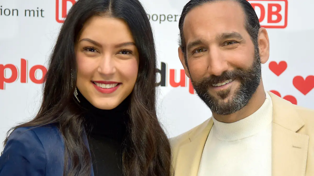  Rebecca Mir mit Lebenspartner Massimo Sinato beim duplo x Deutsche Bahn Valentinstagsevent auf dem Hauptbahnhof. Frankfurt am Main, 14.02.2020 *** Rebecca Mir with life partner Massimo Sinato at the duplo x Deutsche Bahn Valentines Day event at Frankfurt am Main main station, 14 02 2020 Foto:xR.xMurmannx/xFuturexImage