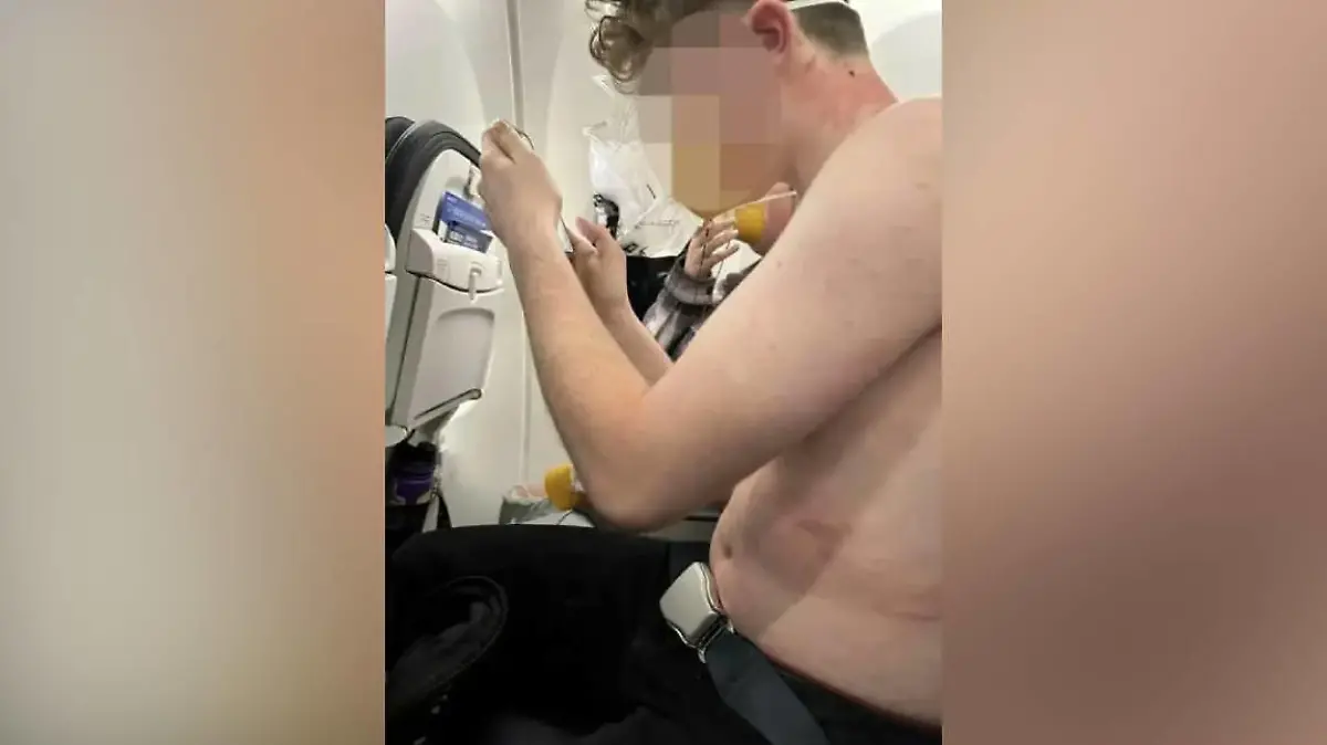 Boeing von Alaska Airlines: Junge ohne Hemd