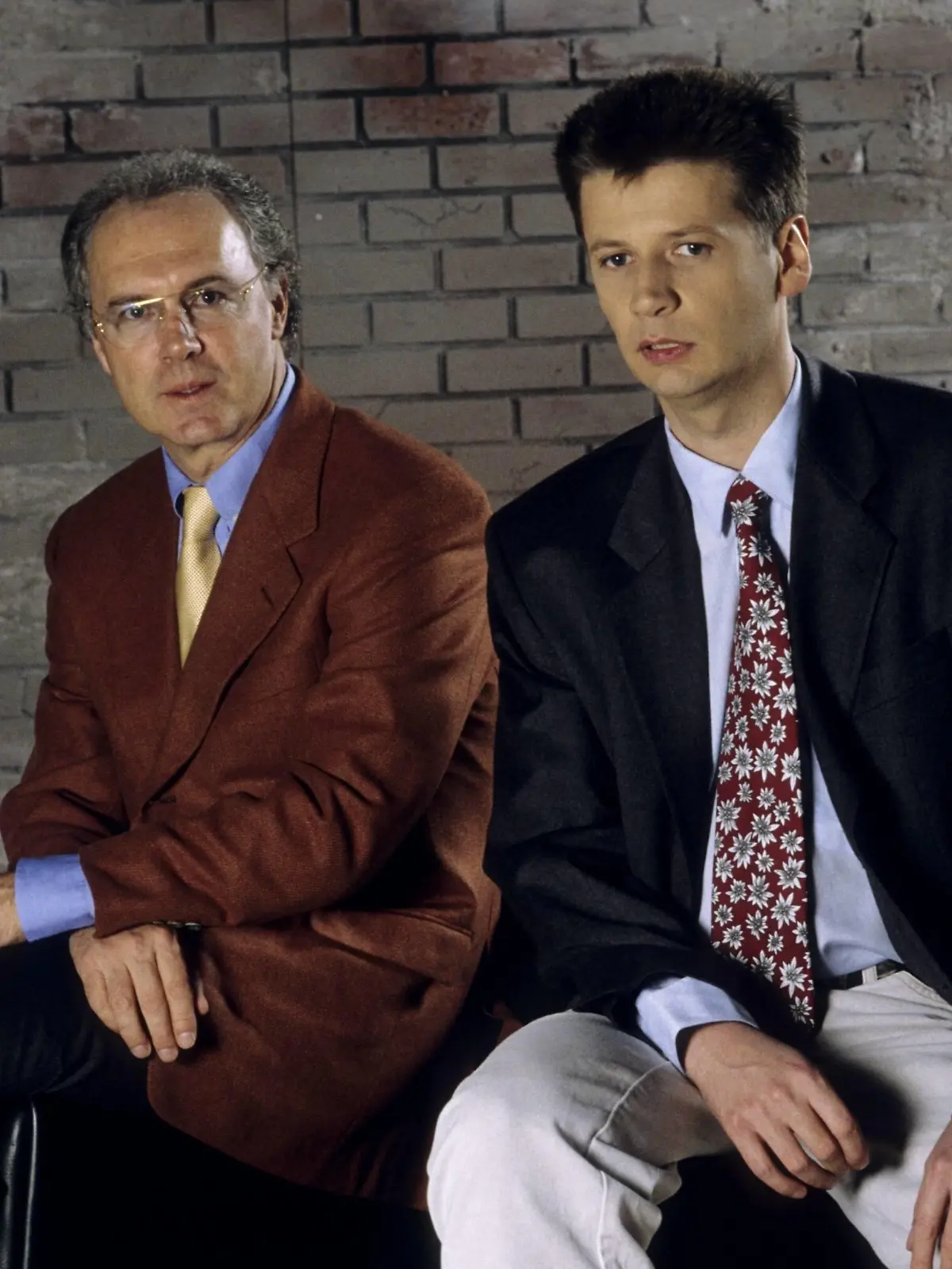 Bildnummer: 09322055  Datum: 01.11.1995  Copyright: imago/teutopress
Günther Jauch (re.) und Franz Beckenbauer 11/95 her Mann dunkelhaarig seriös Jackett Krawatte quer halb sitzend Sessel neutral ; Shooting xbs x0x 1995 quer 

Image number 09322055 date 01 11 1995 Copyright imago teutopress Günther Jauch right and Franz Beckenbauer 11 95 her Man Dunkelhaarig seriously Jacket Tie horizontal half seated Armchair Neutral Shooting xbs x0x 1995 horizontal  