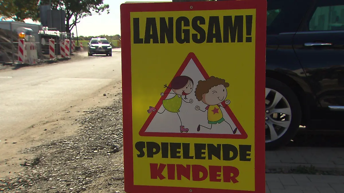 Schild "Spielende Kinder"