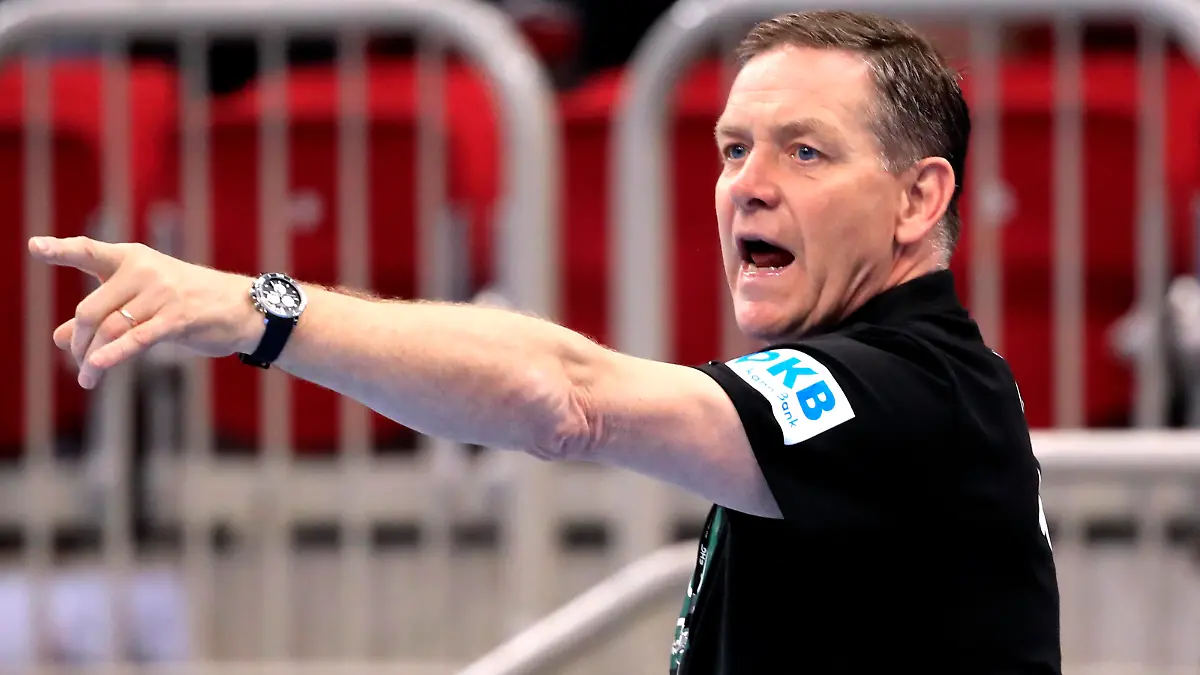 GISLASON Alfred Trainer Team Deutschland Handball Laenderspiel Deutschland - Portugal am 07.11.2021 in Duesseldorf im PSD Bank Dome *** GISLASON Alfred Trainer Team Germany Handball Germany Portugal on 07 11 2021 in Duesseldorf at PSD Bank Dome