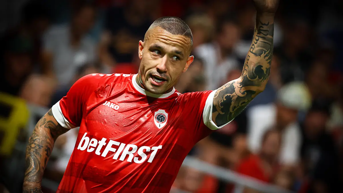 Antwerp s Radja Nainggolan pictured during a soccer game between Belgian Royal Antwerp FC and Turkish Istanbul Basaksehir FK, Thursday 25 August 2022 in Antwerp, the return game of the play-off for the UEFA Conference League competition. DAVIDxPINTENS PUBLICATIONxNOTxINxBELxFRAxNED x40946474x