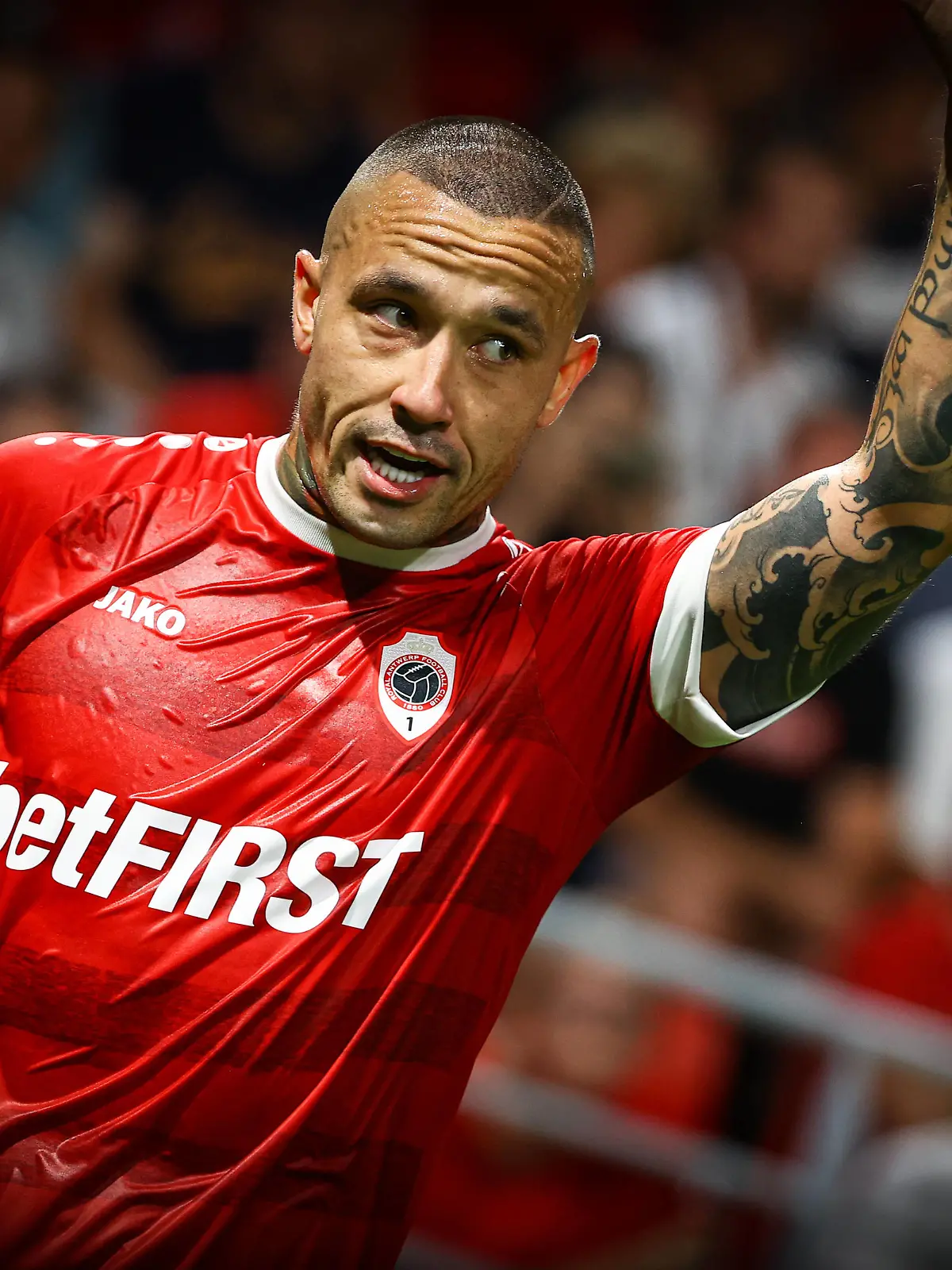 Antwerp s Radja Nainggolan pictured during a soccer game between Belgian Royal Antwerp FC and Turkish Istanbul Basaksehir FK, Thursday 25 August 2022 in Antwerp, the return game of the play-off for the UEFA Conference League competition. DAVIDxPINTENS PUBLICATIONxNOTxINxBELxFRAxNED x40946474x 