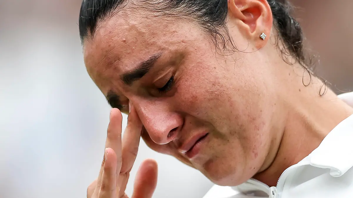 230716 -- LONDON, July 16, 2023 -- Ons Jabeur reacts after the women s singles final match between Marketa Vondrousova of the Czech Republic and Ons Jabeur of Tunisia at Wimbledon Tennis Championships in London, Britain, July 15, 2023. SPBRITAIN-LONDON-TENNIS-WIMBLEDON-WOMEN S SINGLES-FINAL HanxYan PUBLICATIONxNOTxINxCHN