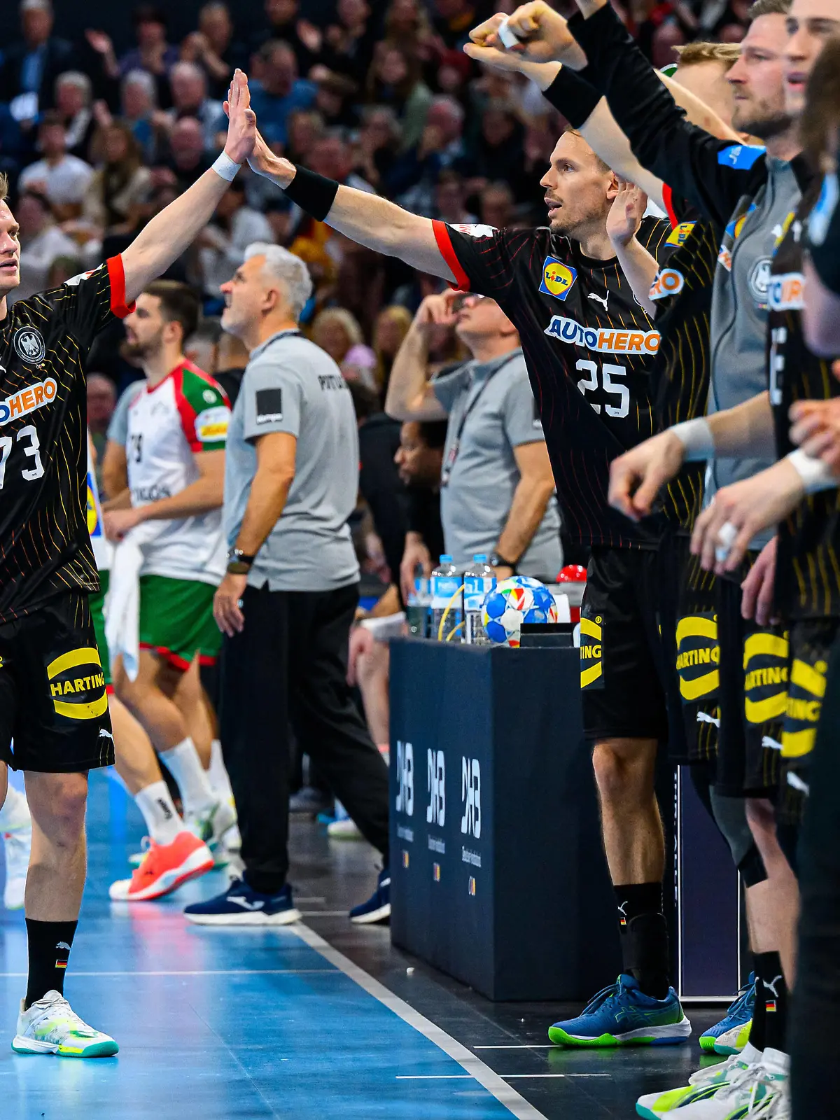 Handball, Herren: Laenderspiel, Deutschland - Portugal v.li. Timo Kastening Deutschland, Kai Häfner / Haefner Deutschland Kiel Wunderino Arena Deutschland *** Handball, mens national match, Germany Portugal from left Timo Kastening Germany , Kai Häfner Haefner Germany Kiel Wunderino Arena Germany