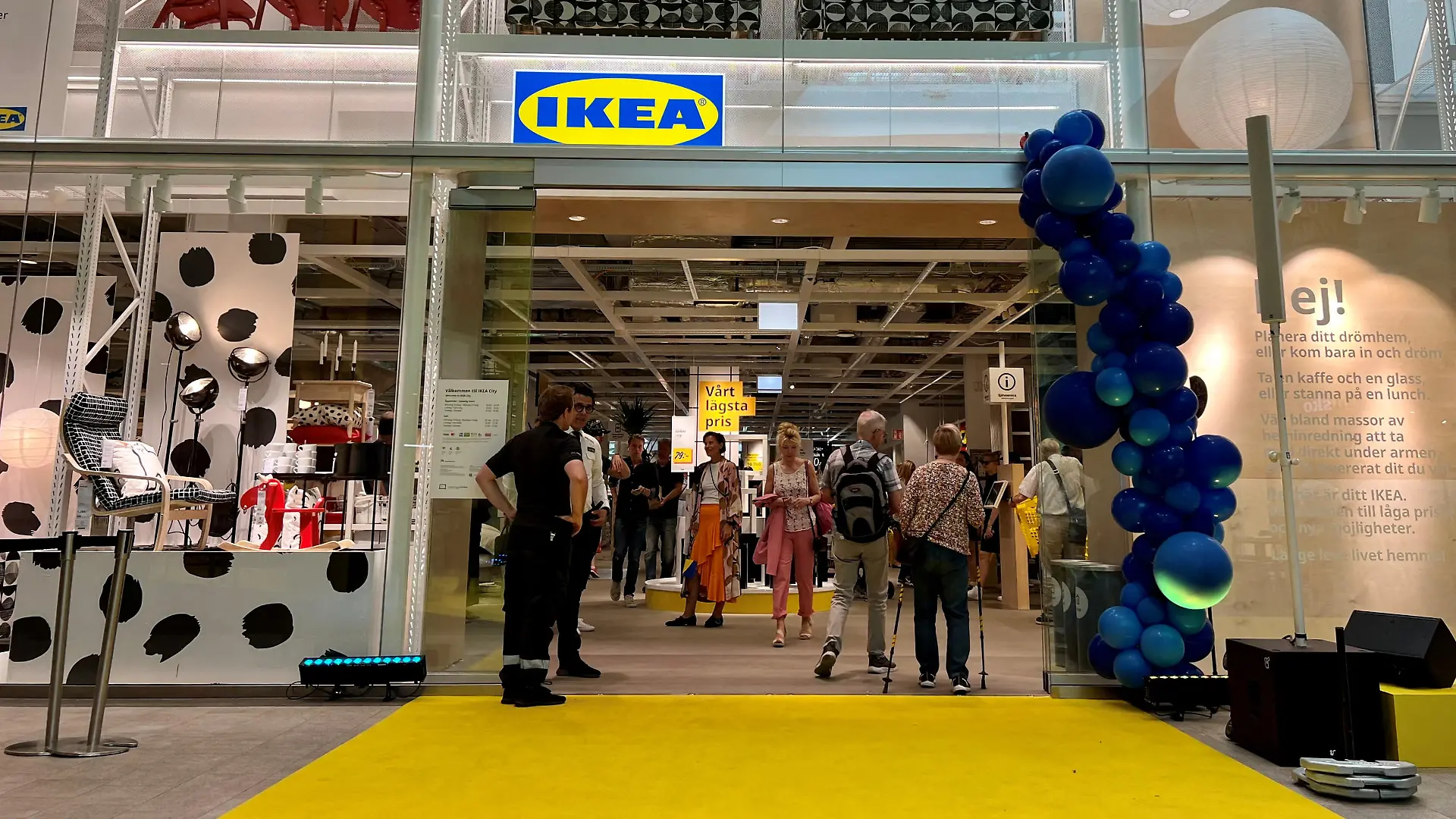 FILE PHOTO: People enter an inner-city IKEA store on its opening day in Stockholm, Sweden, June 30, 2022. REUTERS/Anna Ringstrom/File Photo