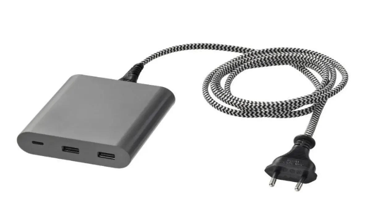 Zurückgerufen wird das Ladekabel ÅSKSTORM USB-Ladegerät 40W dunkelgrau von IKEA.