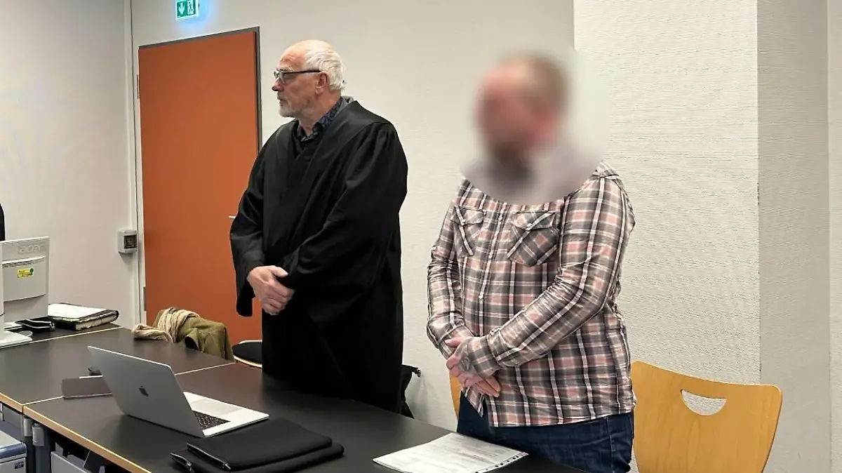 Der 34-Jährige steht vor Gericht, weil er seiner Oma dabei half, zu sterben.