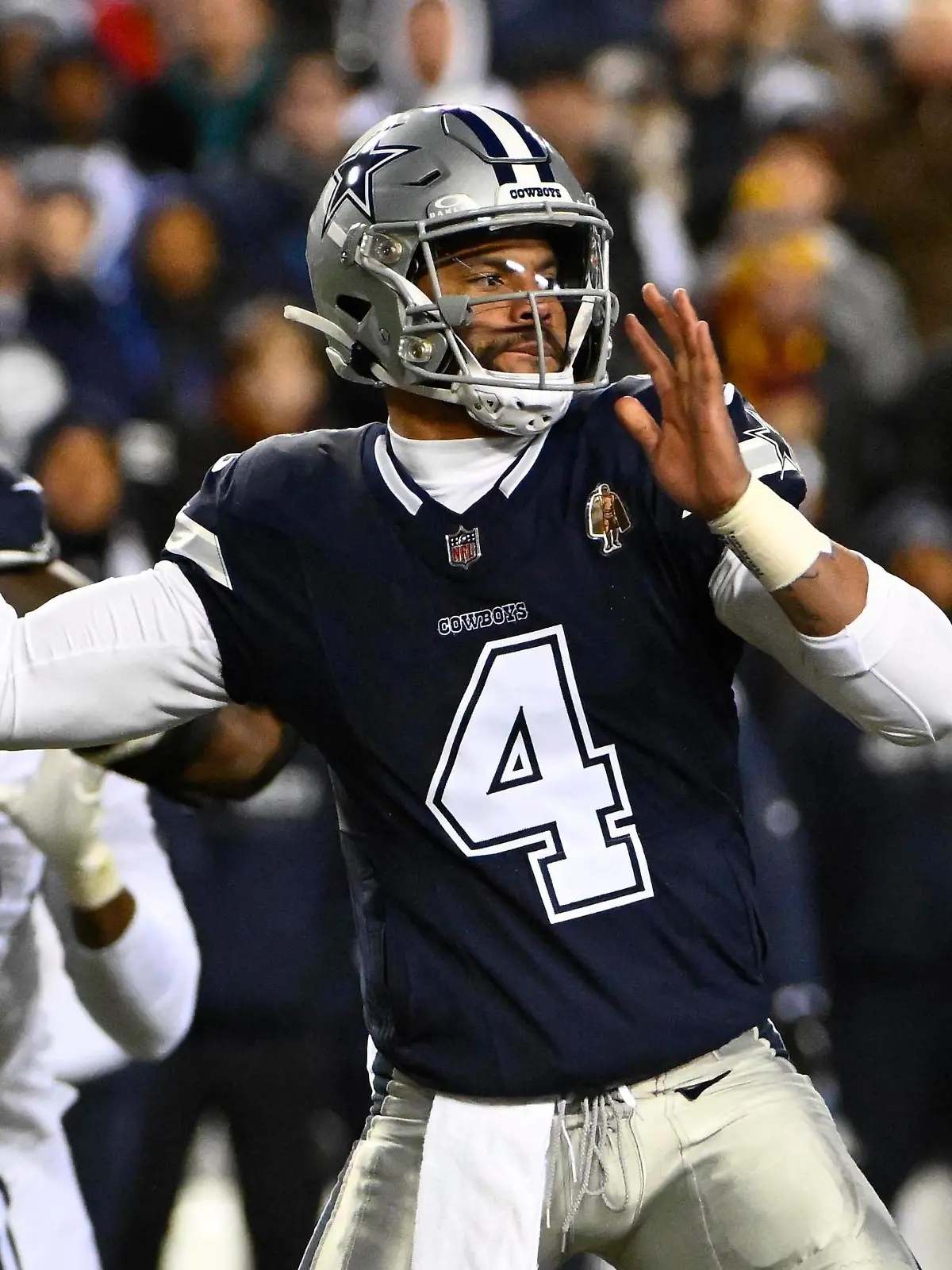 NFL, American Football Herren, USA Dallas Cowboys at Washington Commanders Jan 7, 2024 Landover, Maryland, USA Dallas Cowboys quarterback Dak Prescott 4 attempts a pass against the Washington Commanders during the first half at FedExField. Landover FedExField Maryland USA, EDITORIAL USE ONLY PUBLICATIONxINxGERxSUIxAUTxONLY Copyright: xBradxMillsx 20240107_dbm_au3_019