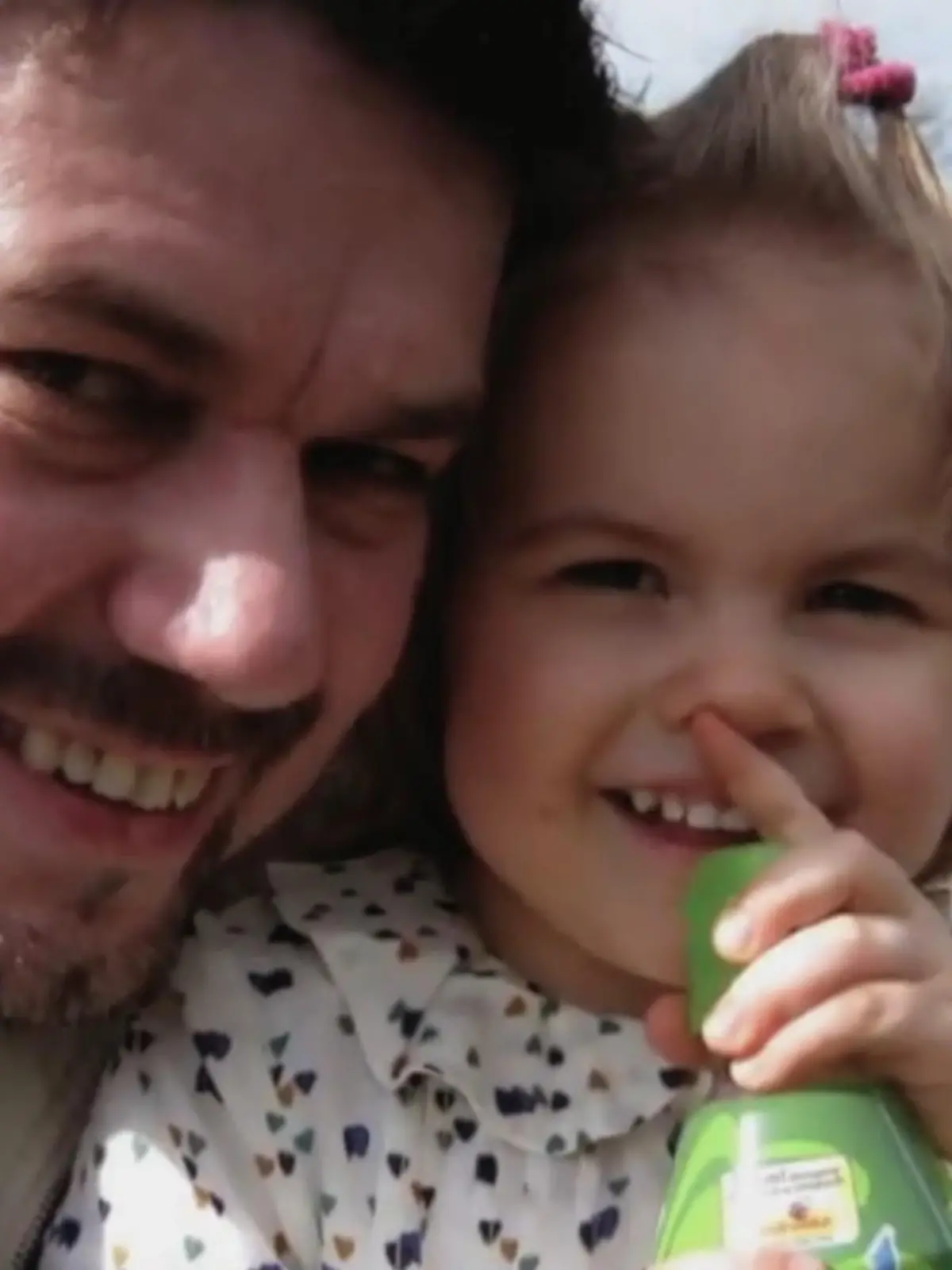 Die Kinder von Steakhaus-Erbin Christina Block und Ex-Mann Stephan Hensel wurden in Dänemark gekidnappt und tauchten später bei der Mutter in Hamburg wieder auf. Noch ist unklar, wer die Tat in Auftrag gegeben hat. Aber wie kann es überhaupt so weit kommen? Thomas Karzelek versucht sich an einer Erklärung: Vor gut fünf Jahren entführte er während eines Sorgerechtsstreits seine Tochter Lara aus Polen, wo sie bei der Mutter lebte.