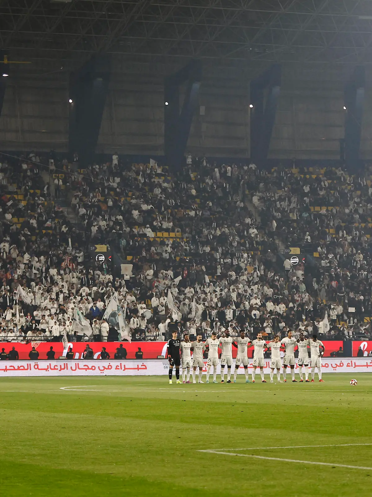 Semifinales de la Supercopa de Espana entre el Real Madrid y el AtlÃ tico. En la imagen, homenaje a Frank Beckenbauer. SpainÂ s Supercup semifinal between Real Madrid and AtlÃ tico. In this picture, homage to Frank Beckenbauer. ÃNGELxRIVERO PUBLICATIONxNOTxINxESP ecommerceFotos eCommerce2-145921153 2