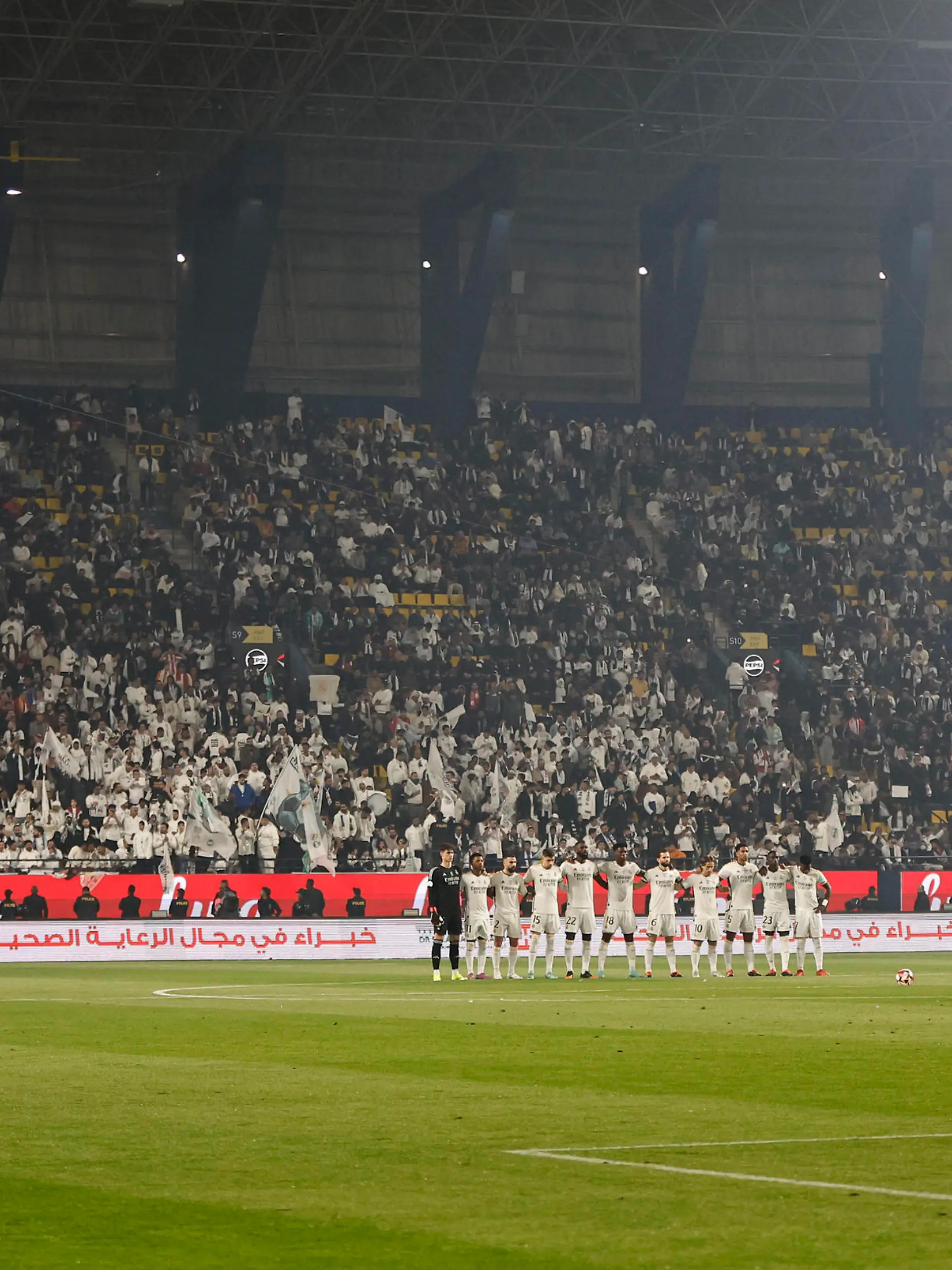 Semifinales de la Supercopa de Espana entre el Real Madrid y el AtlÃ tico. En la imagen, homenaje a Frank Beckenbauer. SpainÂ s Supercup semifinal between Real Madrid and AtlÃ tico. In this picture, homage to Frank Beckenbauer. ÃNGELxRIVERO PUBLICATIONxNOTxINxESP ecommerceFotos eCommerce2-145921153 2