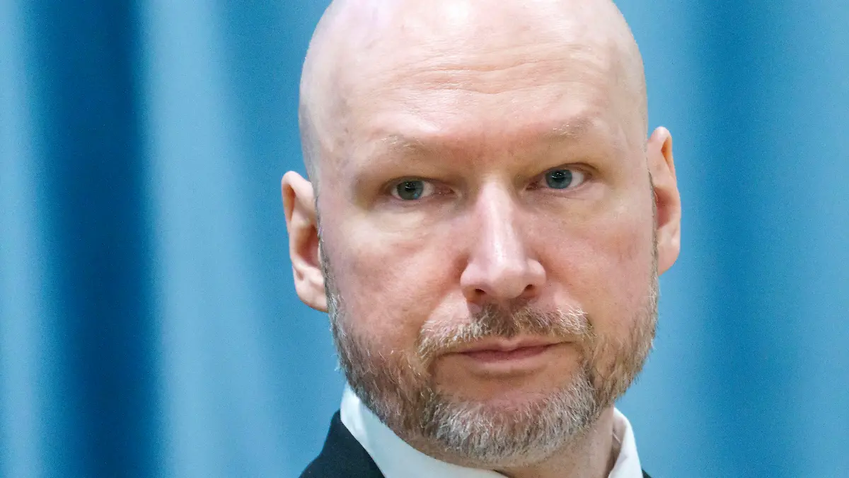 Norwegen, Anders Breivik klagt gegen Haftbedingungen im Gefängnis in Ringerike Anders Behring Breivik til sak mot staten om soningsforhold Tyristrand 20240108. Anders Behring Breivik under forste dag av saken i Oslo tingrett som gjelder hans soningsforhold og hans rettigheter etter Den Europeiske. Menneskerettighetskonvensjonen. Rettssaken finner sted i en gymsal i Ringerike fengsel. Breivik, som na kaller seg Fjotolf Hansen, ble aret etter terrorangrepene mot Oslo og Utoya 22. juli 2011, domt til 21 ars forvaring med en minstetid pa 10 ar. 77 mennesker mistet livet i angrepene. Foto: Cornelius Poppe / POOL / NTB Tyristrand Norge stgCHgByMbI EDITORIAL USE ONLY Ref:_BNCstgCHgByMbI.jpg PUBLICATIONxNOTxINxNORxSWExDENxFINxFRAxISL Copyright: xCorneliusxPoppex/xPOOLx/xNTBx