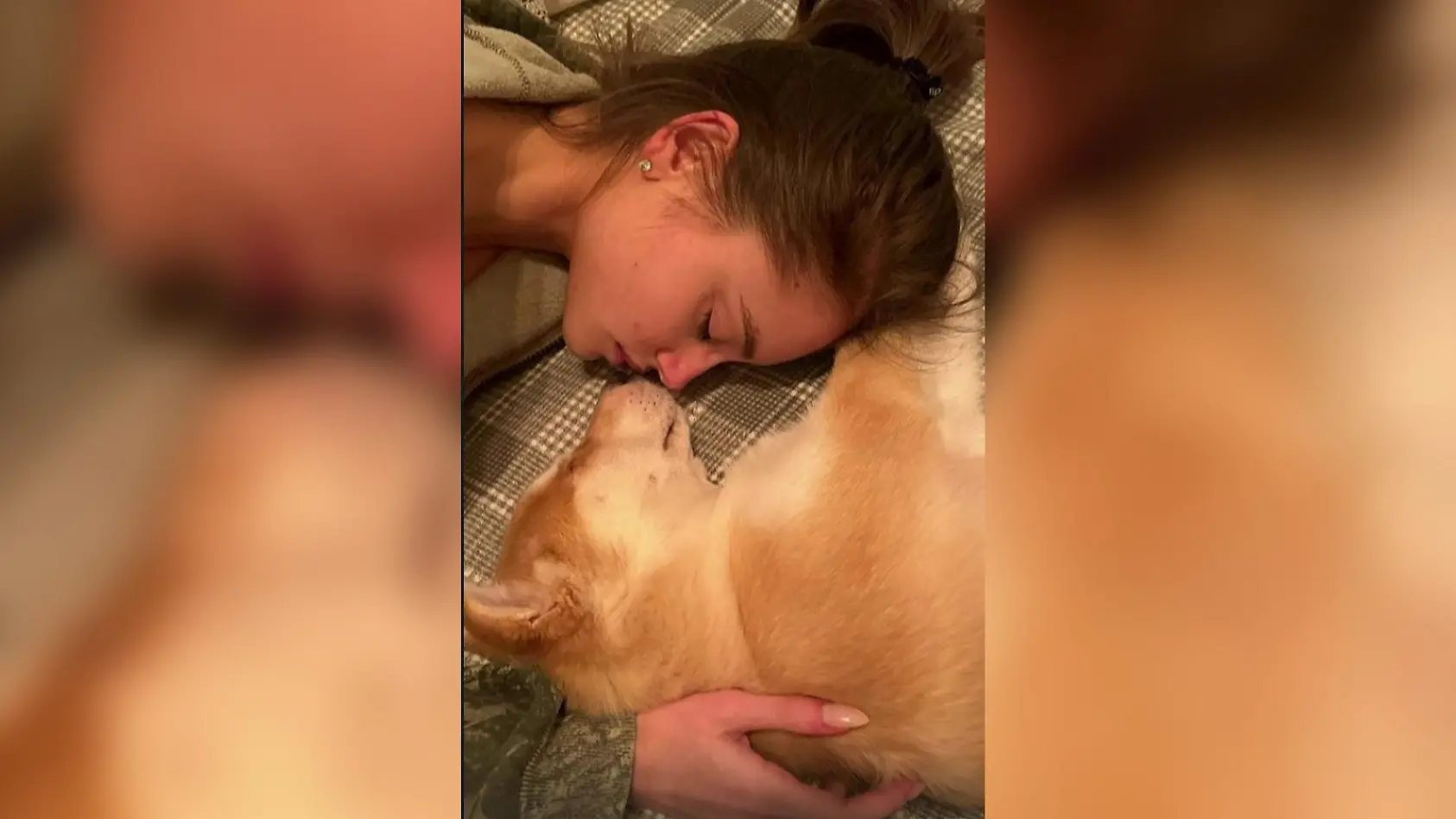 Lenis Welpe macht Häufchen bei Heidi