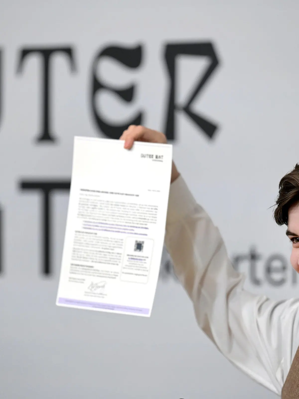 09.01.2024, Österreich, Wien: Marlene Engelhorn, Millionen-Erbin und Aktivistin für soziale Gerechtigkeit, nimmt an einer Pressekonferenz mit dem Titel «Guter Rat für Rückverteilung» teil. Die deutsch-österreichische Millionenerbin und Sozial-Aktivistin Engelhorn gibt nun den größten Teil ihres Vermögens an die Gesellschaft zurück. Foto: Roland Schlager/APA/dpa +++ dpa-Bildfunk +++