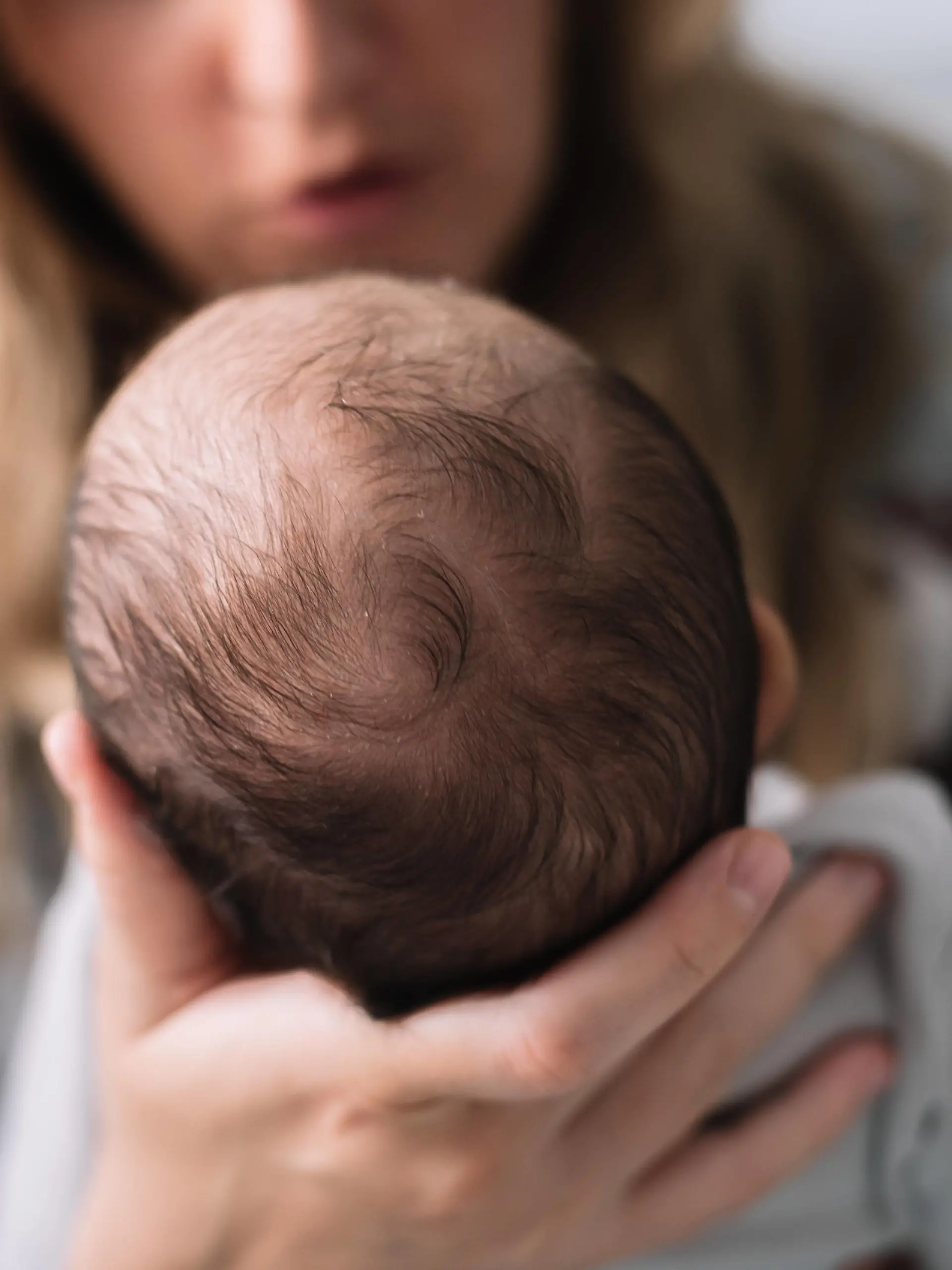 IMAGO Creative: Momentaufnahmen  IMAGO Creative: Mutterschaft Creative Highlights Symbolbilder Mother holding her newborn baby. Unrecognizable. Toledo, Castile-La Mancha, Spain CR_ANSN211122D0-862015-01 ,model released, Symbolfoto